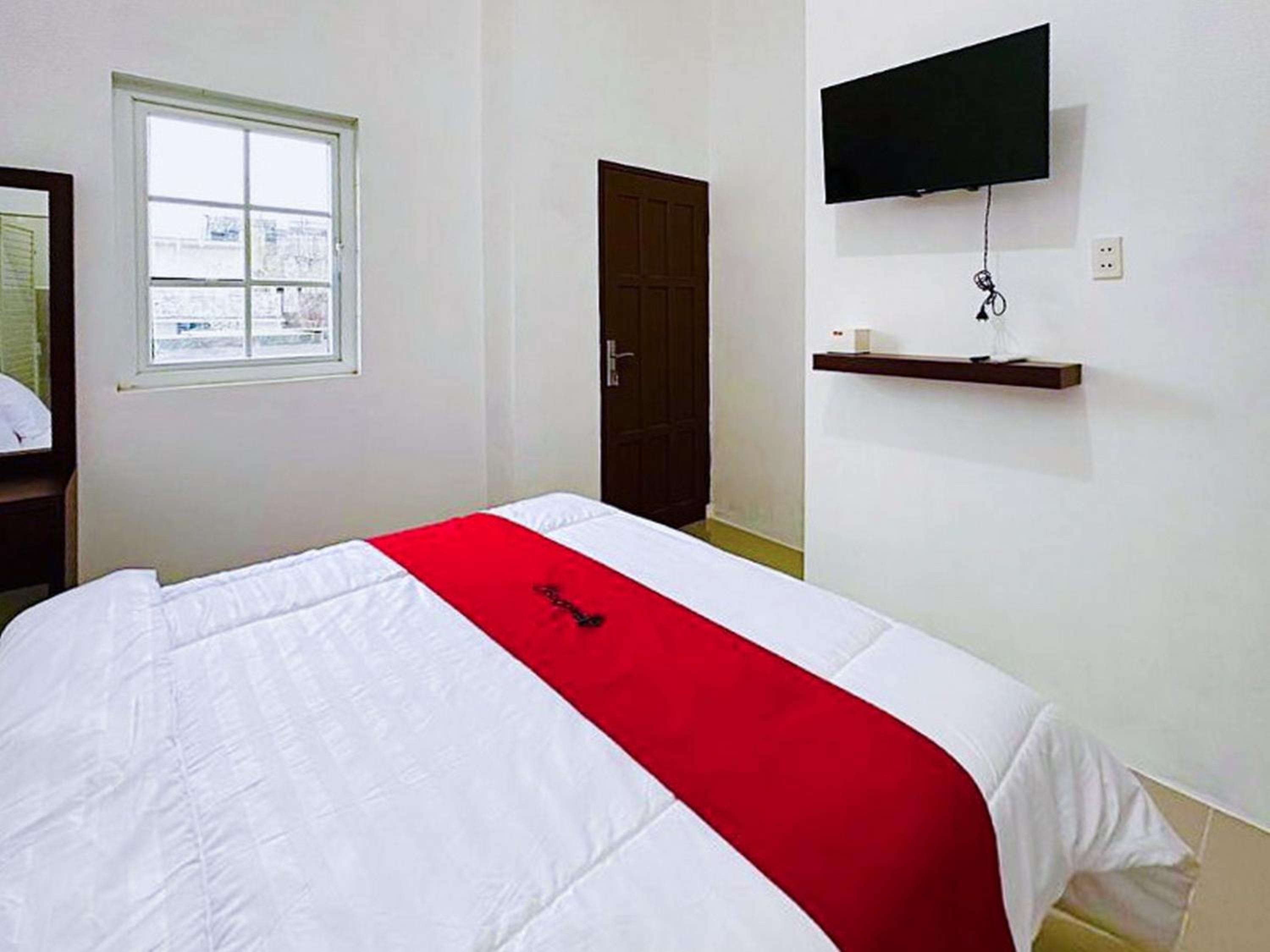 RedDoorz near Stasiun Pematangsiantar view 4