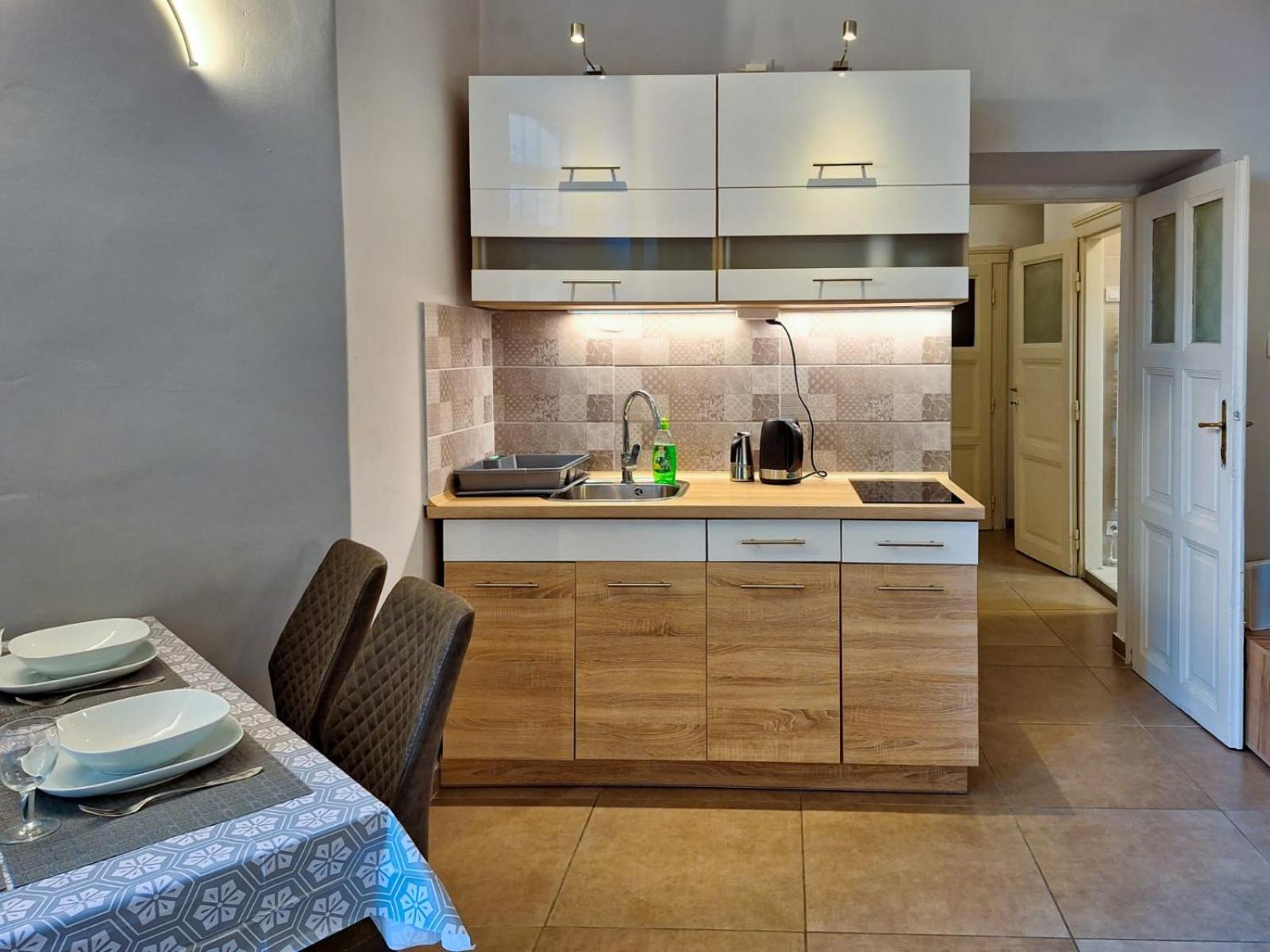 Modern Parkside Garden View Apartment