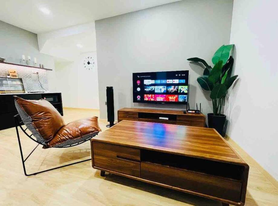 Modern Townhouse Getaway Jonker 16 min by walk photo 1