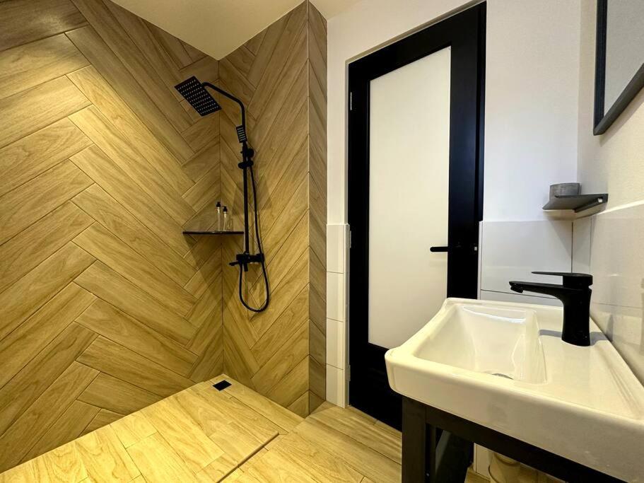 Modern Townhouse Getaway Jonker 16 min by walk photo 8