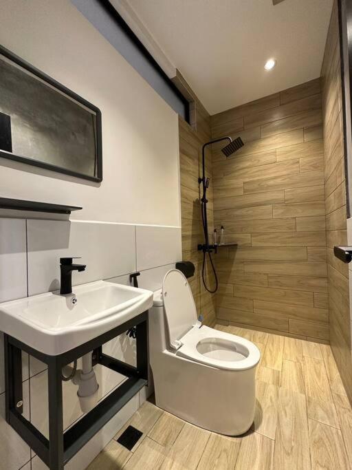 Modern Townhouse Getaway Jonker 16 min by walk photo 4