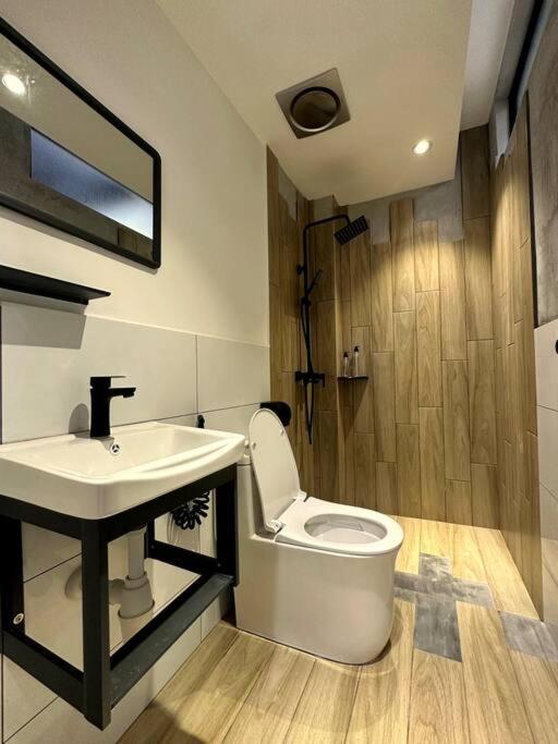 Modern Townhouse Getaway Jonker 16 min by walk photo 6