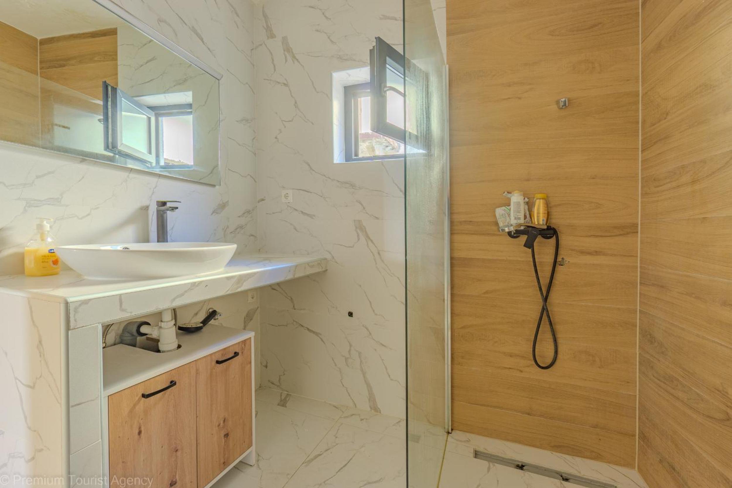 Ivica Super comfortable, newly furnished apartment in a top location view 5
