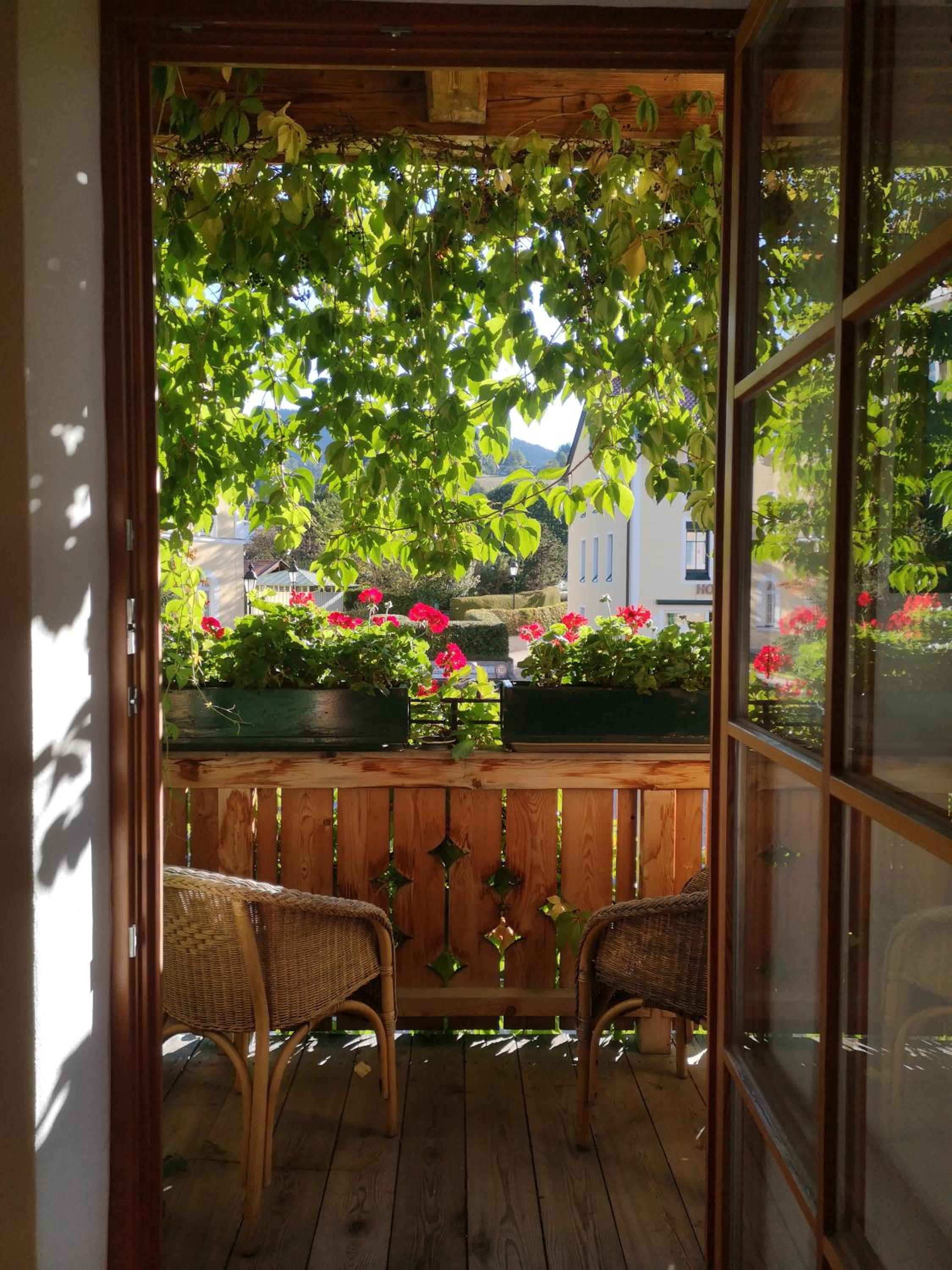 Villa Tegernsee - Exclusive Lakefront Villa with private Zirben Sauna, 4 Rooms for Family & Friends