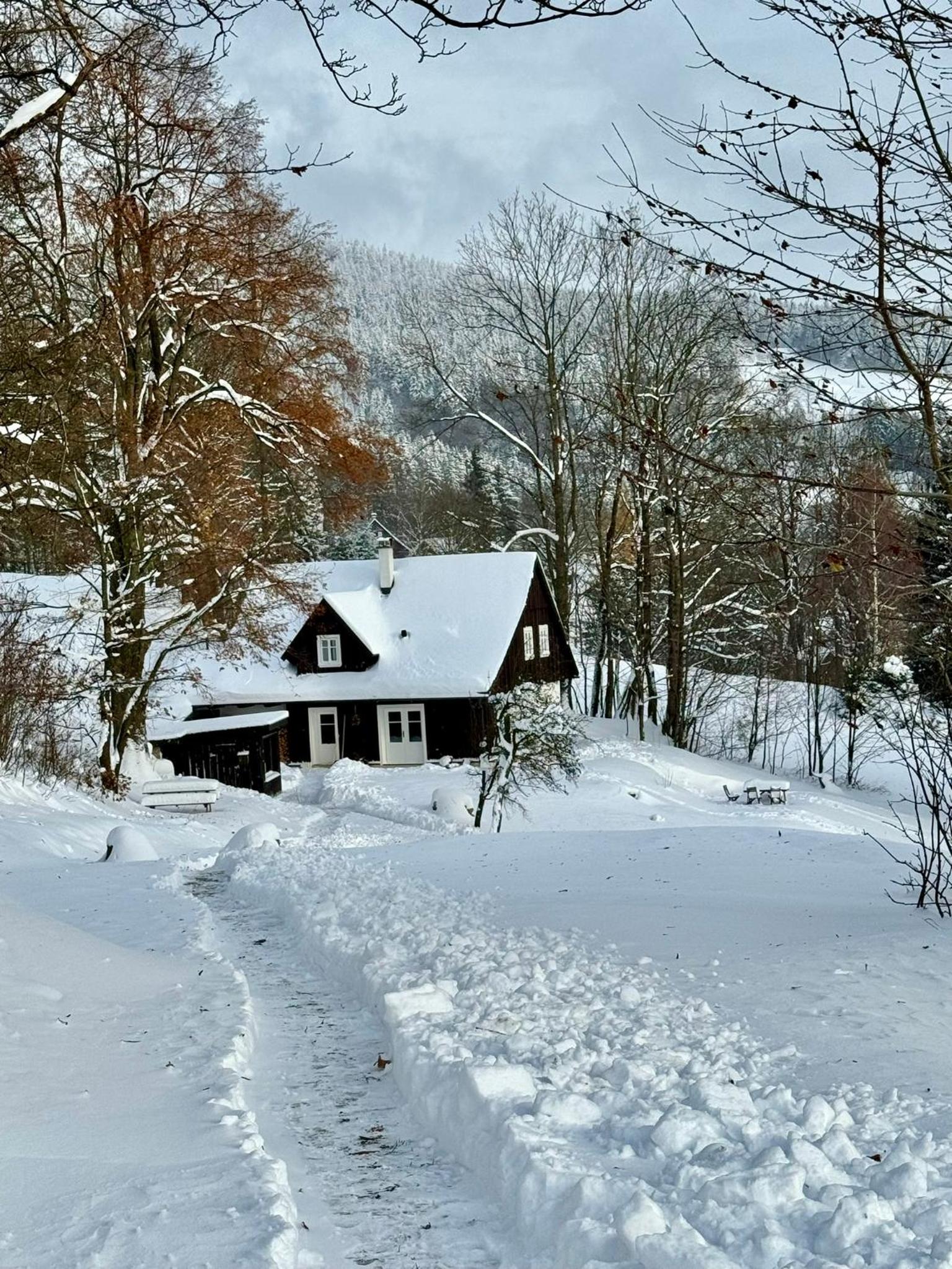 Chaloupka Dvě Sestry