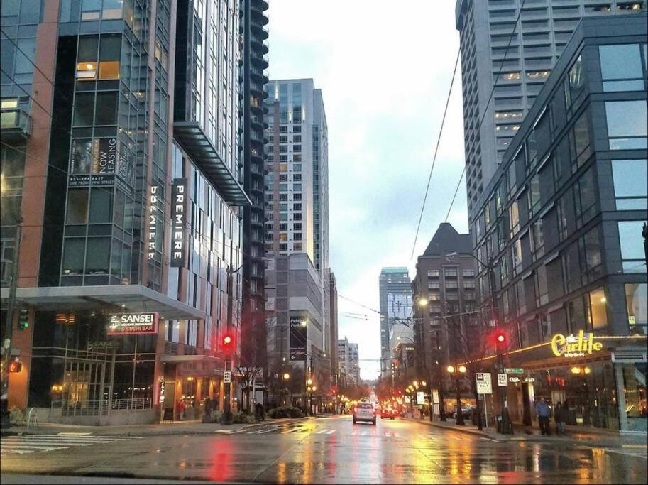 ST1B Convenient Villa Seattle downtown closeby view 4