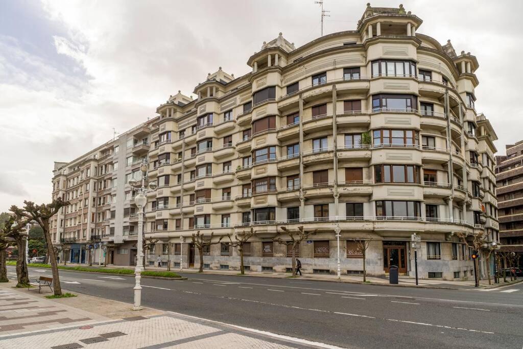 Bright apartment with A/C, parking optional