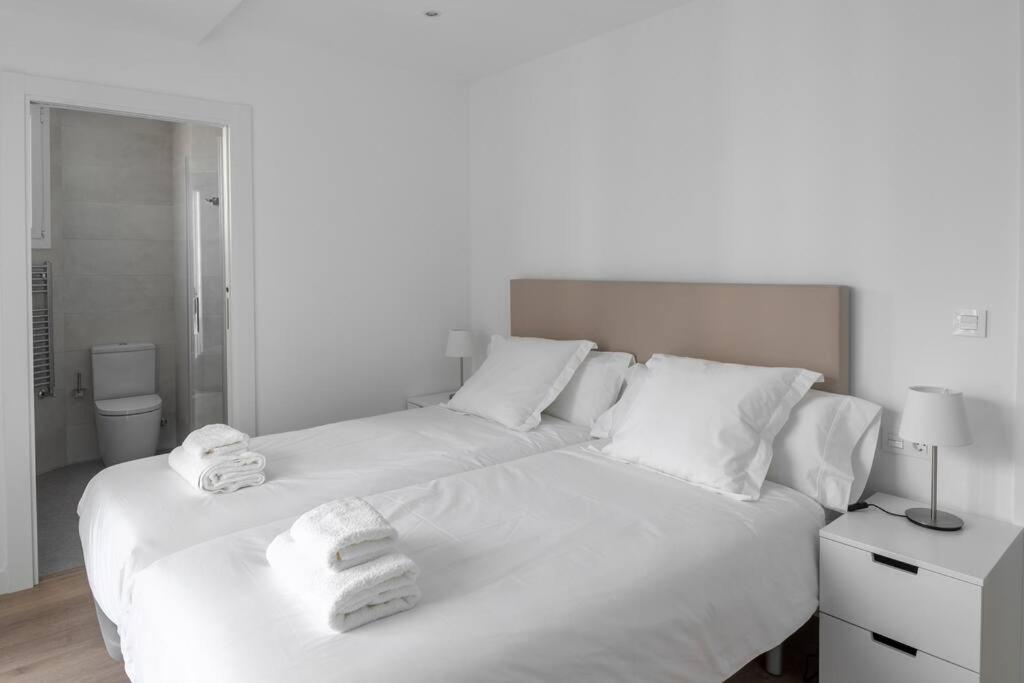 Bright apartment with A/C, parking optional