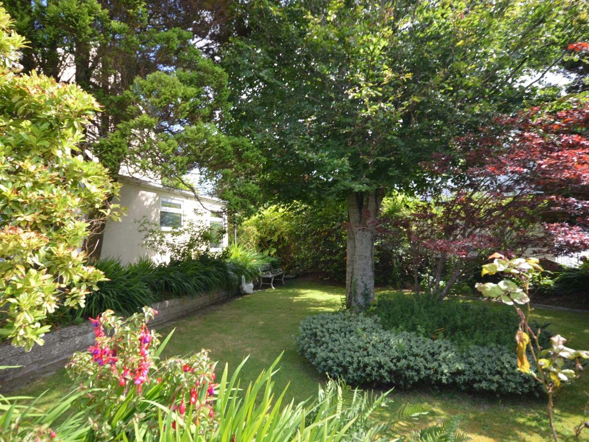 3 Bed in St Austell oc-perad view 3