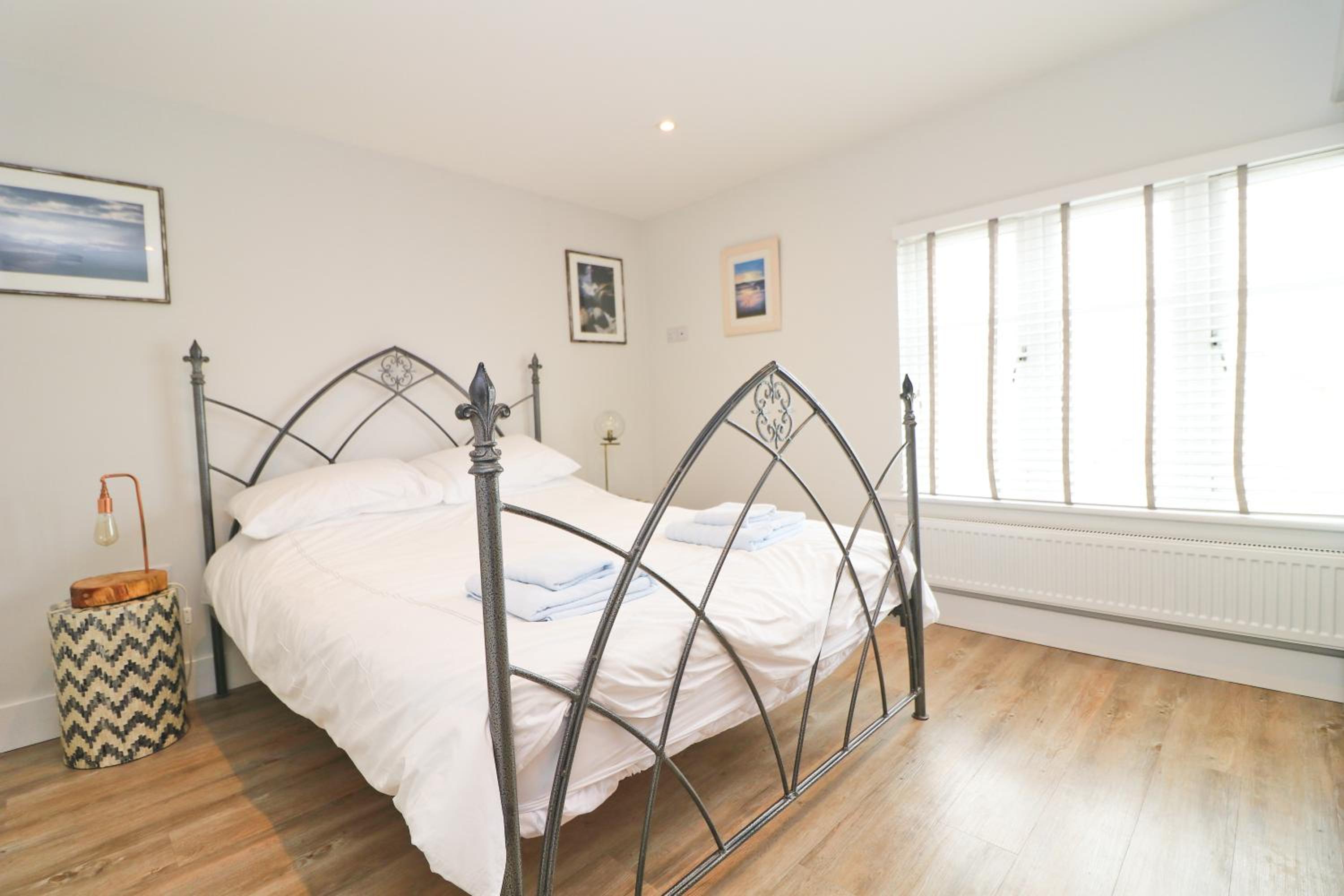 Stylish townhouse in Padstow view 3