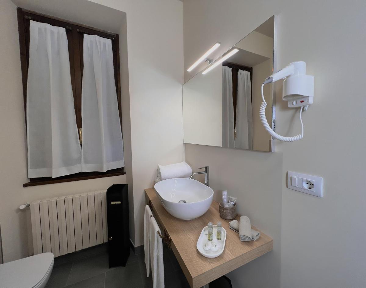 Dimora Conte Cavour en Vercelli — bathroom