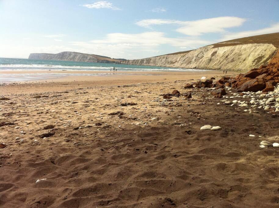 Idyllic beachside cottage next to nature reserve. view 5
