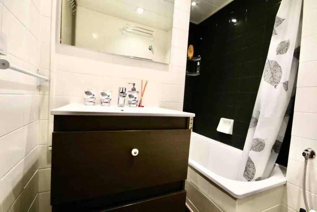 Family Oasis: Year-Round Beachside Apartments in Lloret de Mar view 5
