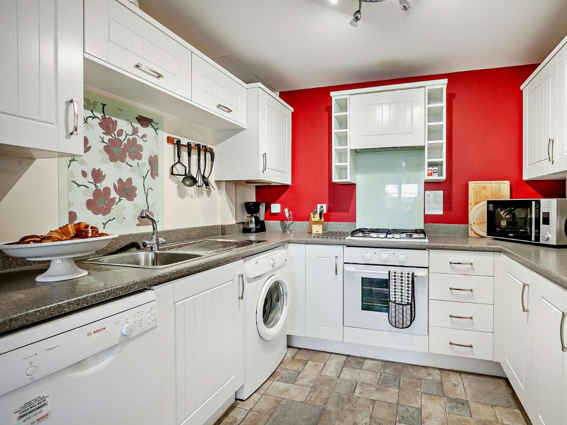 3 Bed in Eastbourne oc-ehc26 view 4