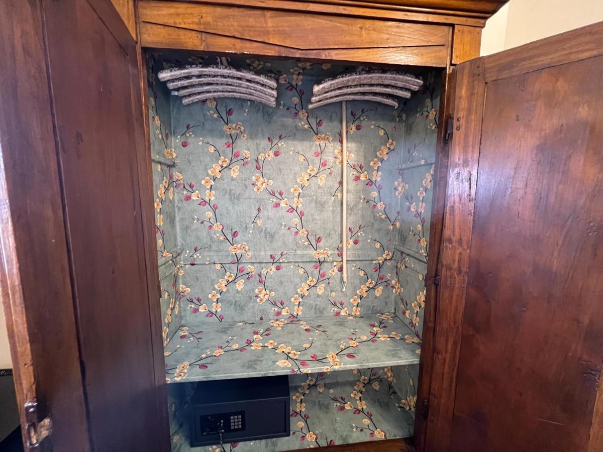 Dimora Conte Cavour en Vercelli — hotel room