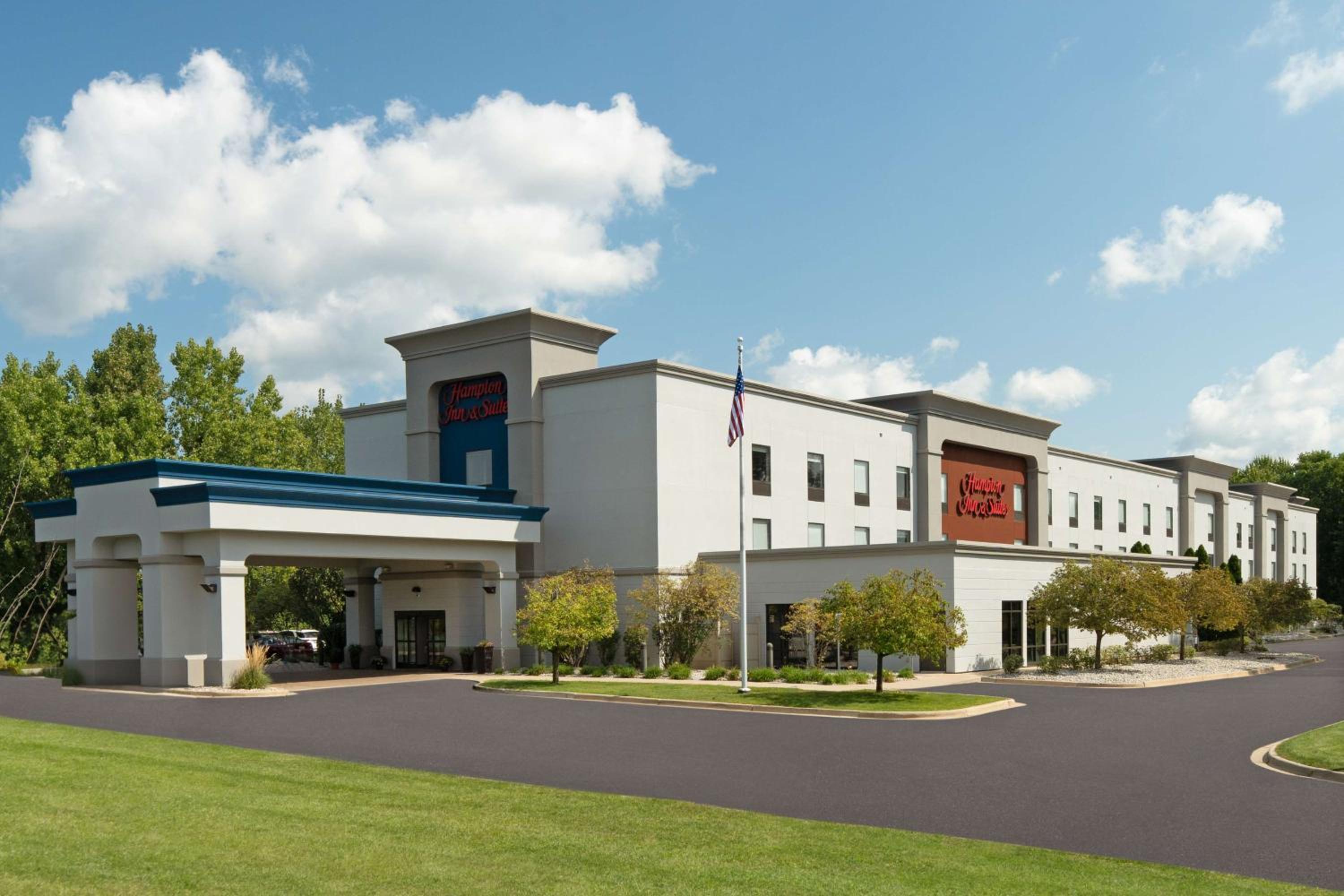 Hotel Hampton Inn & Suites Grand Rapids-Airport 28th St - Image 1