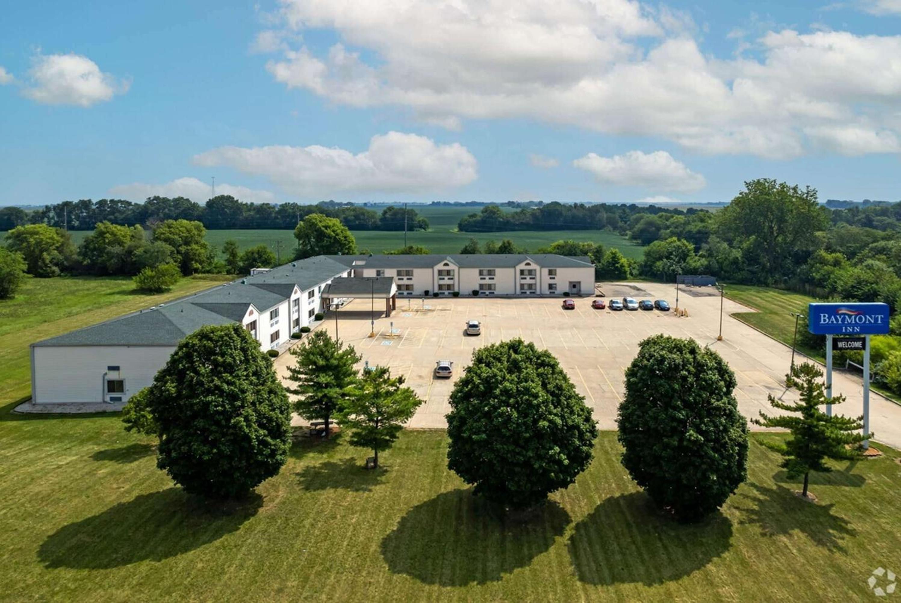 Baymont by Wyndham Decatur view 3