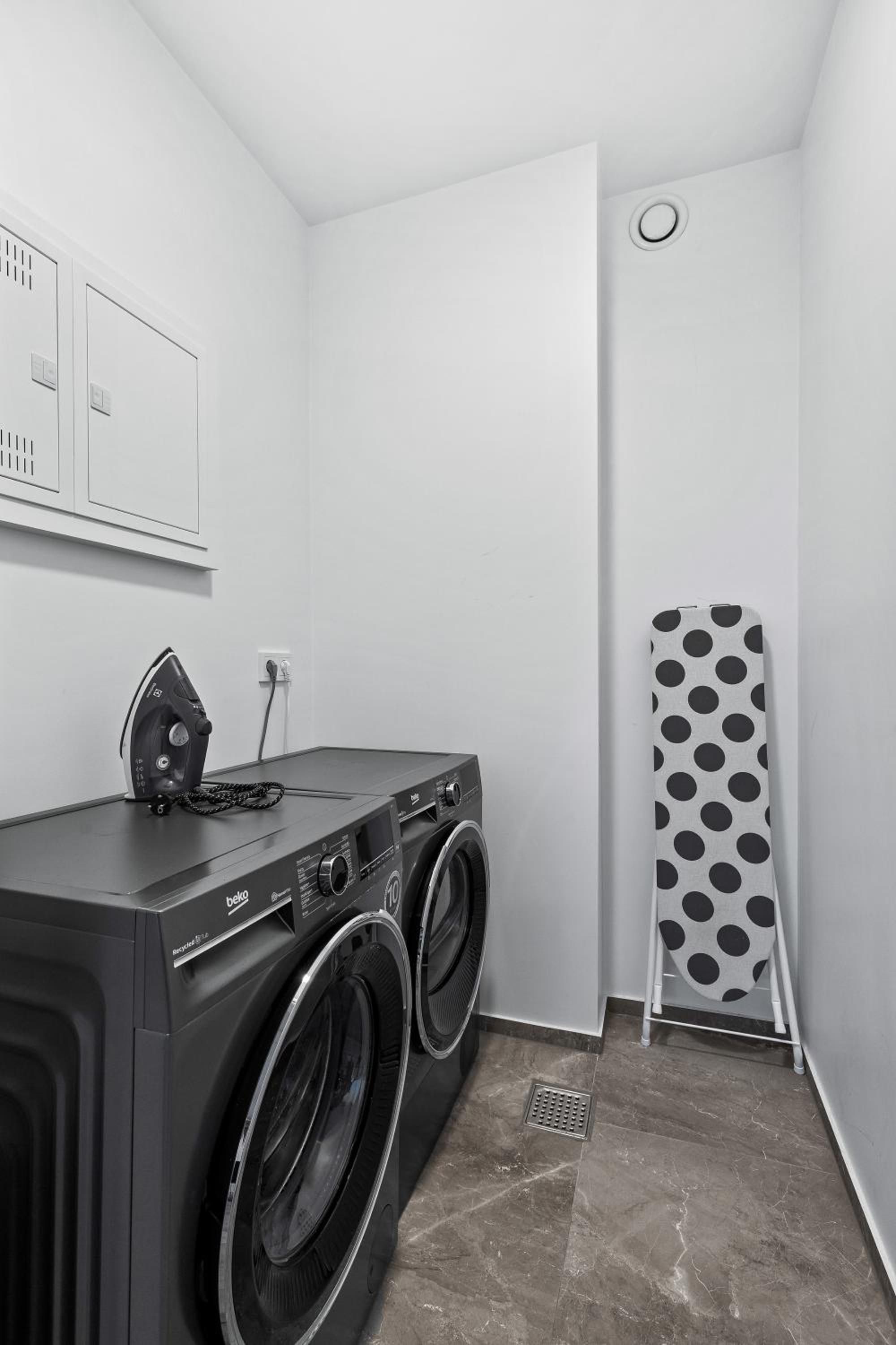 New Apt Near Smáralind Mall With Private Parking view 4