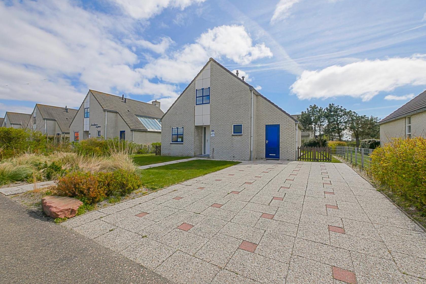 Villa Mooy met sauna - Landal park Ooghduyne Julianadorp aan Zee view 3