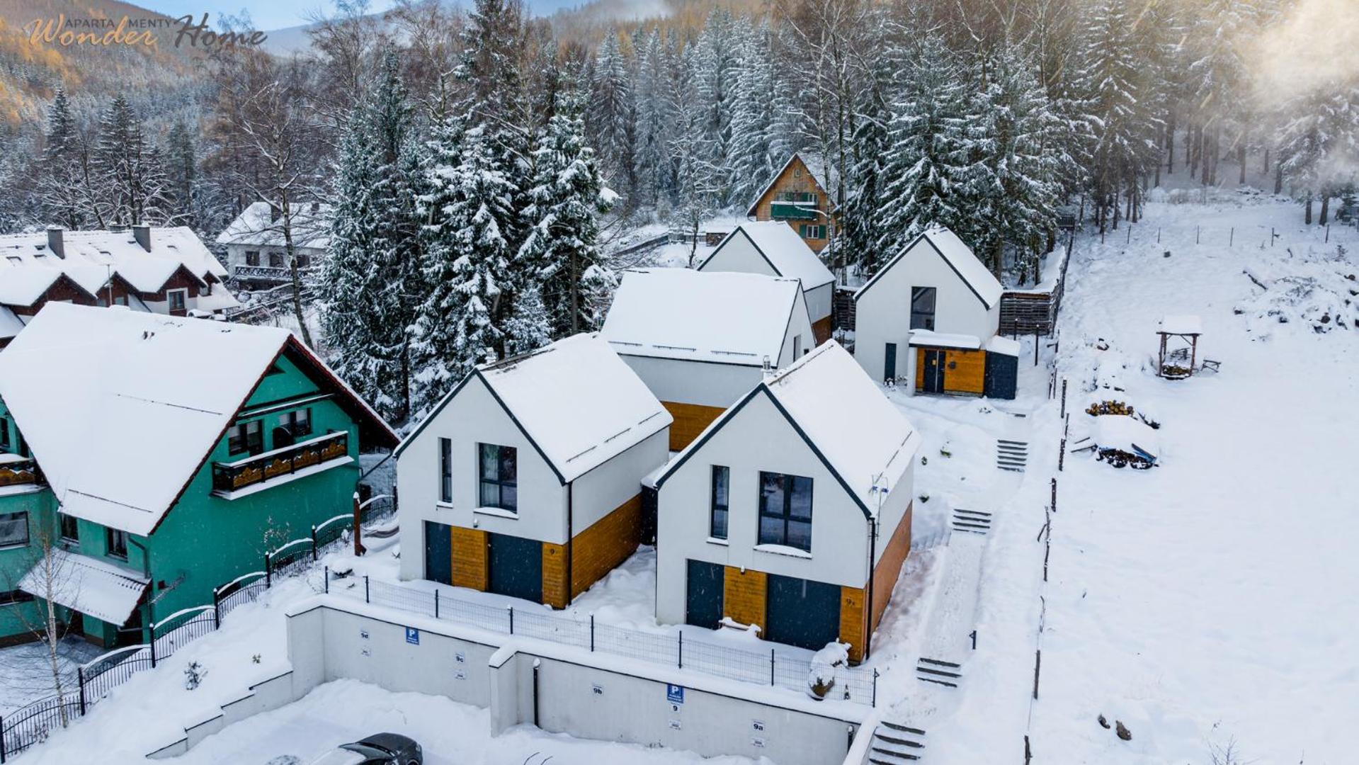 Wonder Home - Domki górskie wolnostojące z prywatnymi tarasami - zielona okolica