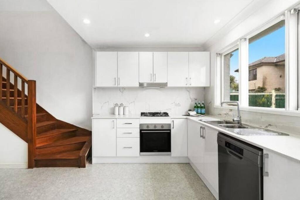 Delightful Home with Amazing city views!