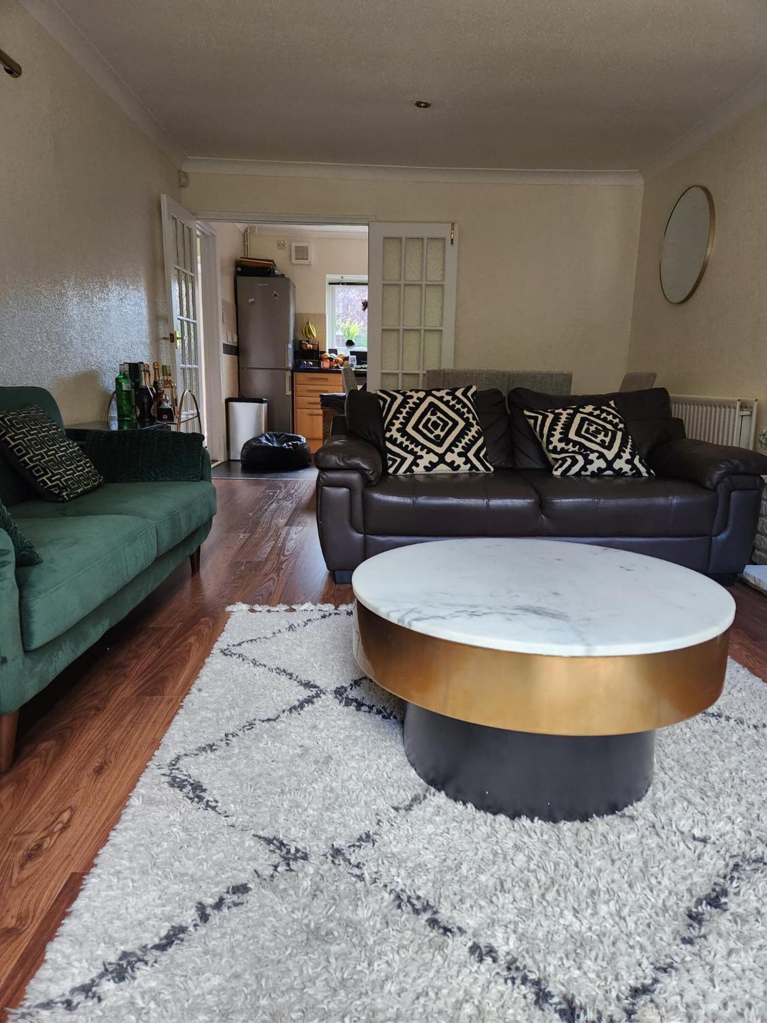 Twin Room in Crawley,Gatwick,West Sussex view 4