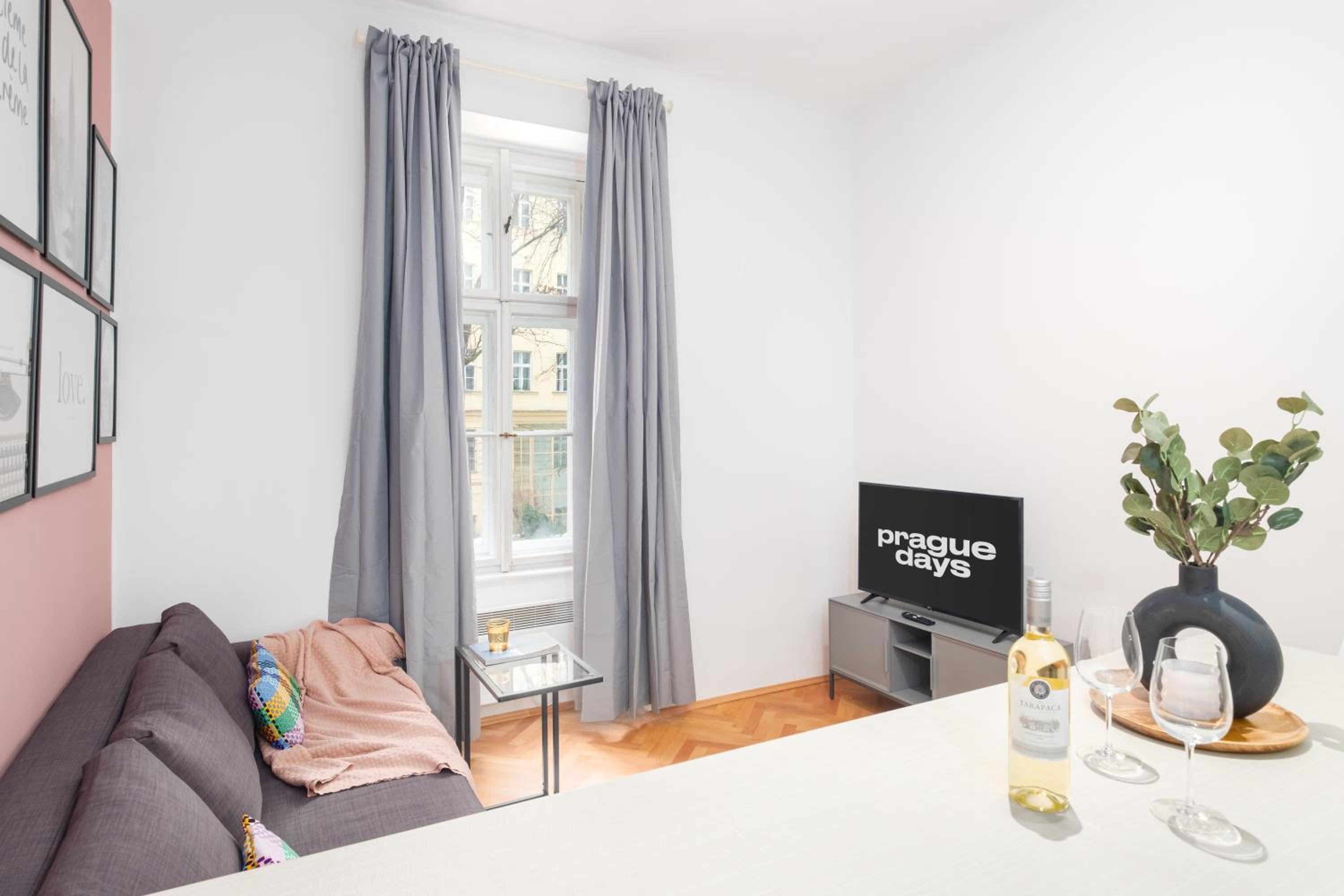 Prague Days - Modern Apartments just 7 min from Wenceslas Square