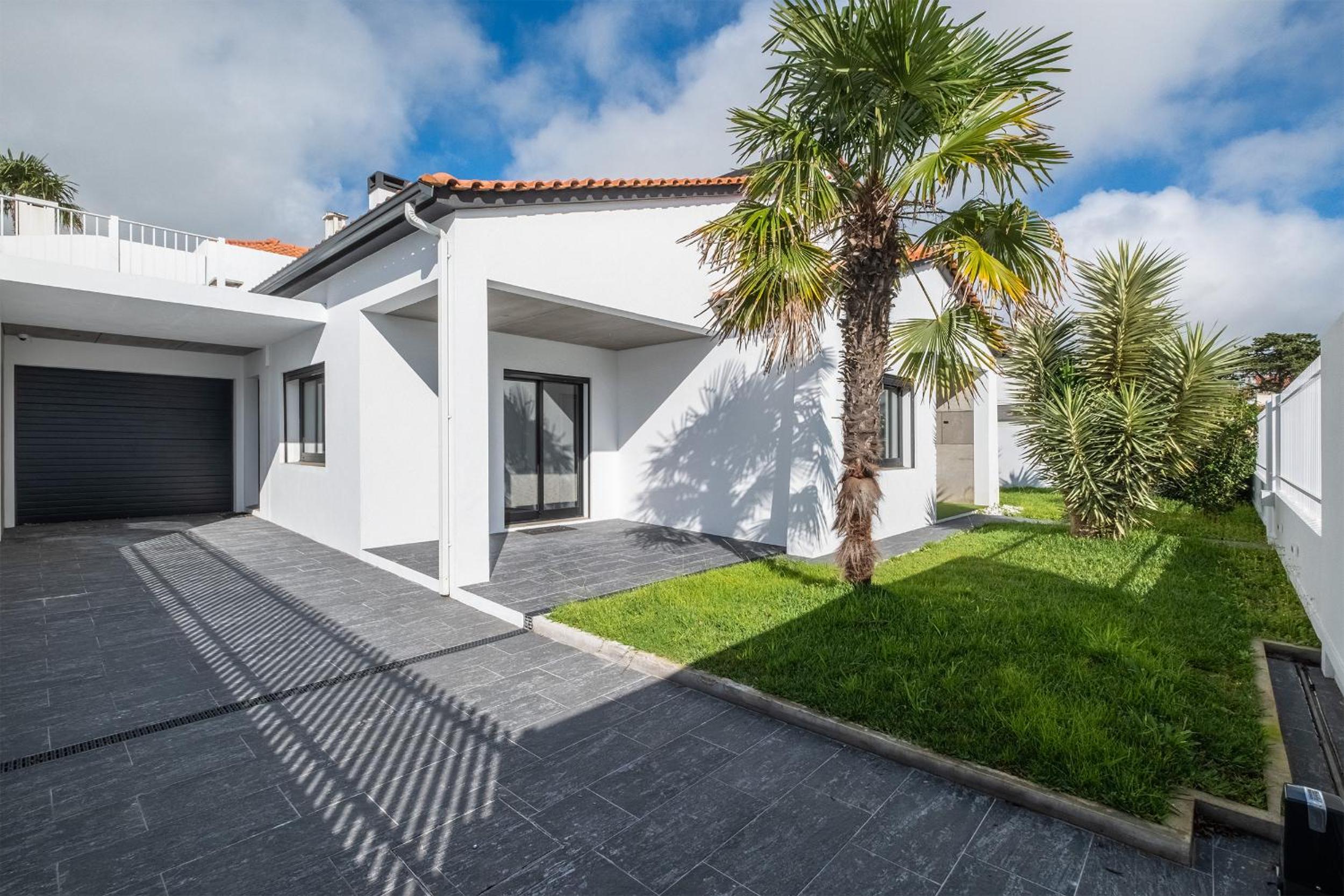 Azores Top House // Luxury and New House view 4