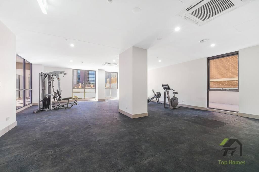 Sky-City Apt 3 min to Train & Shopping& Everything