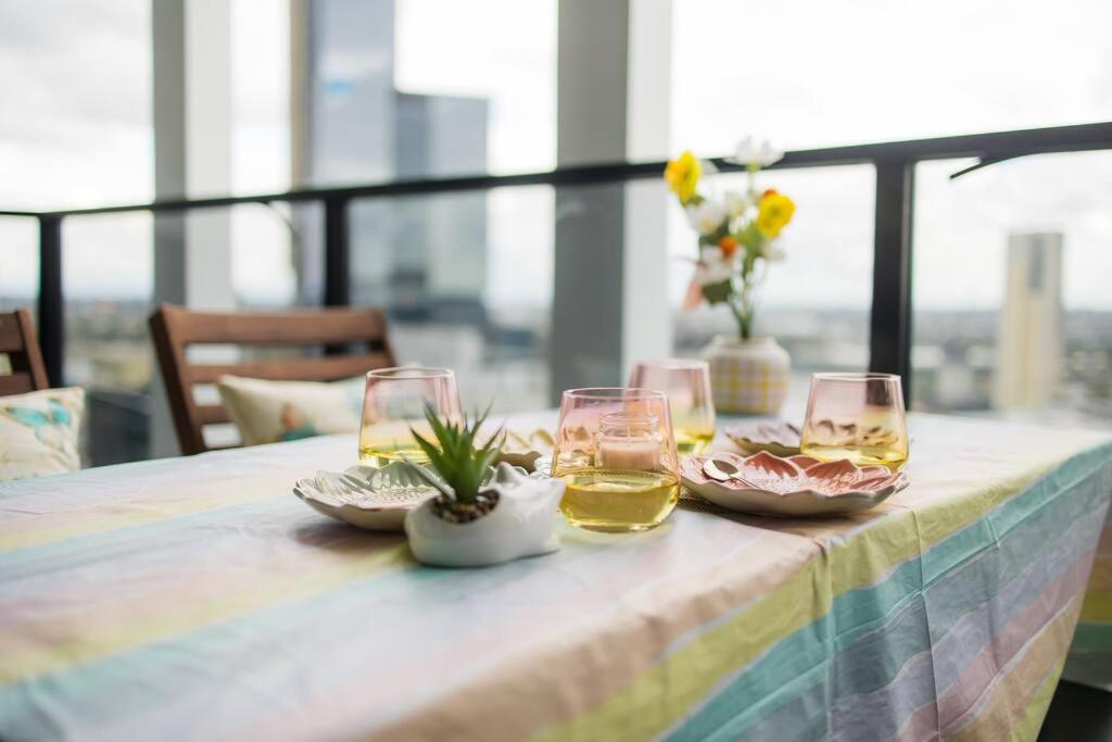 Sky-City Apt 3 min to Train & Shopping& Everything