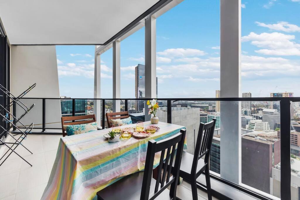 Sky-City Apt 3 min to Train & Shopping& Everything