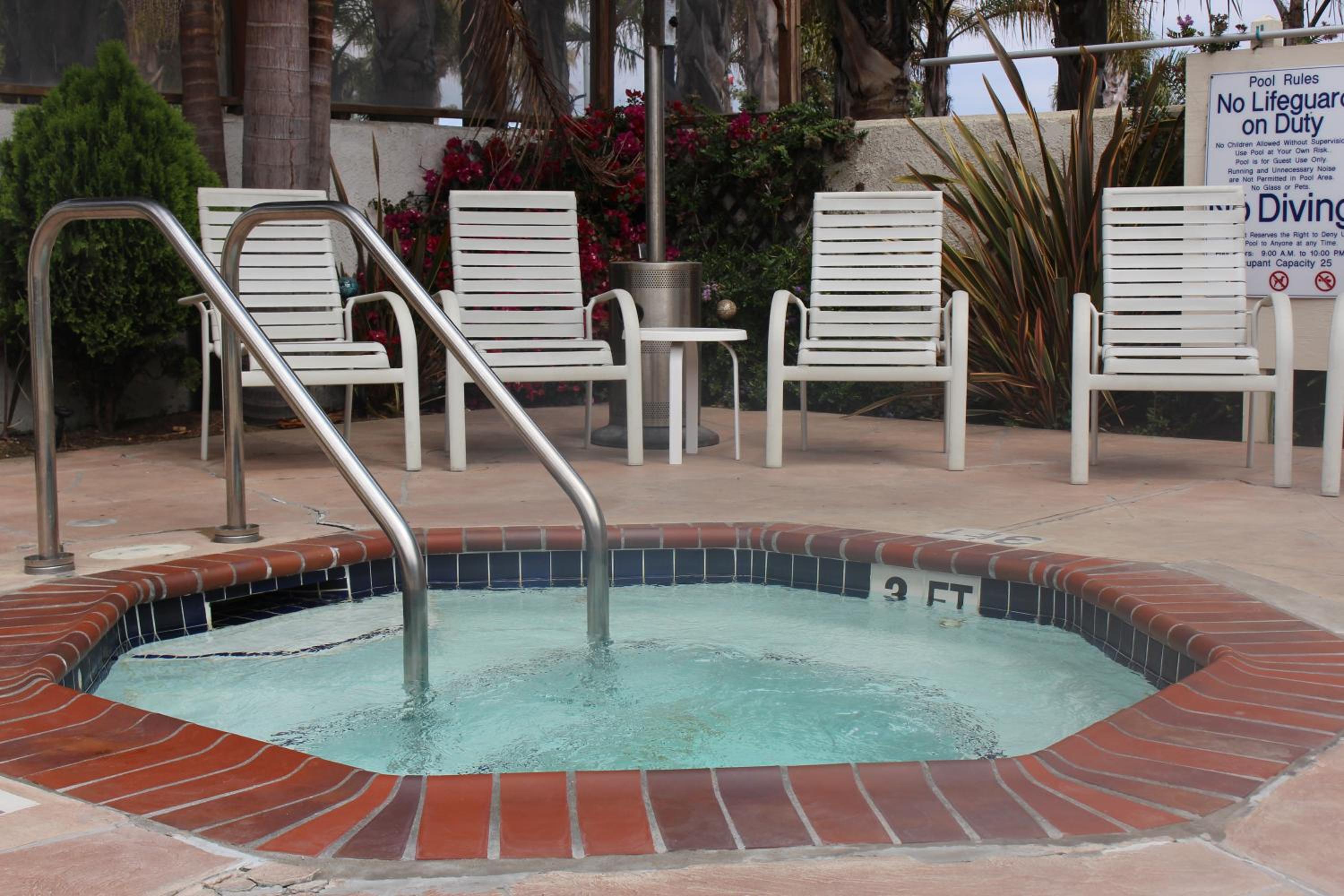 O'Cairns Inn and Suites