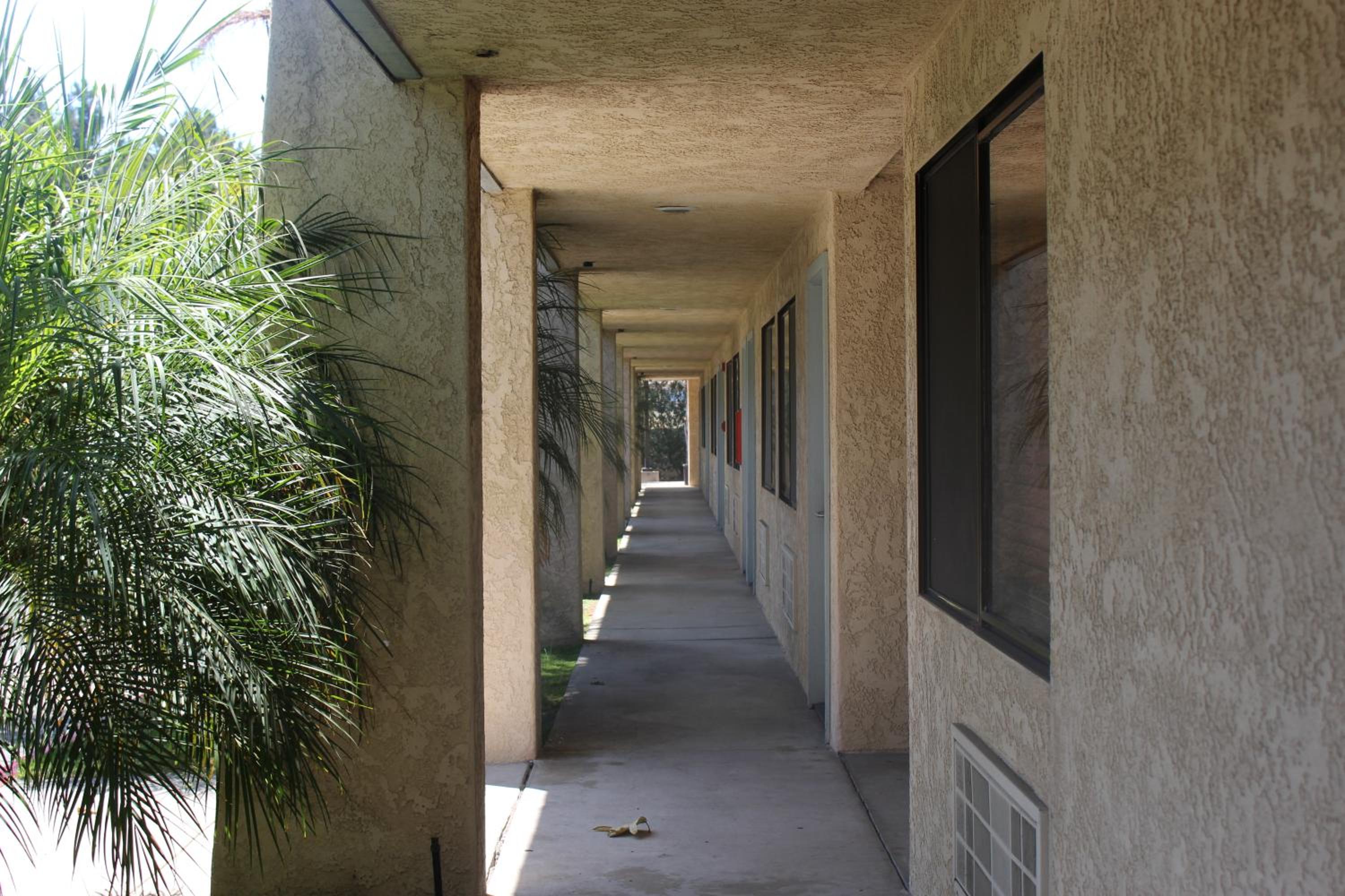 O'Cairns Inn and Suites