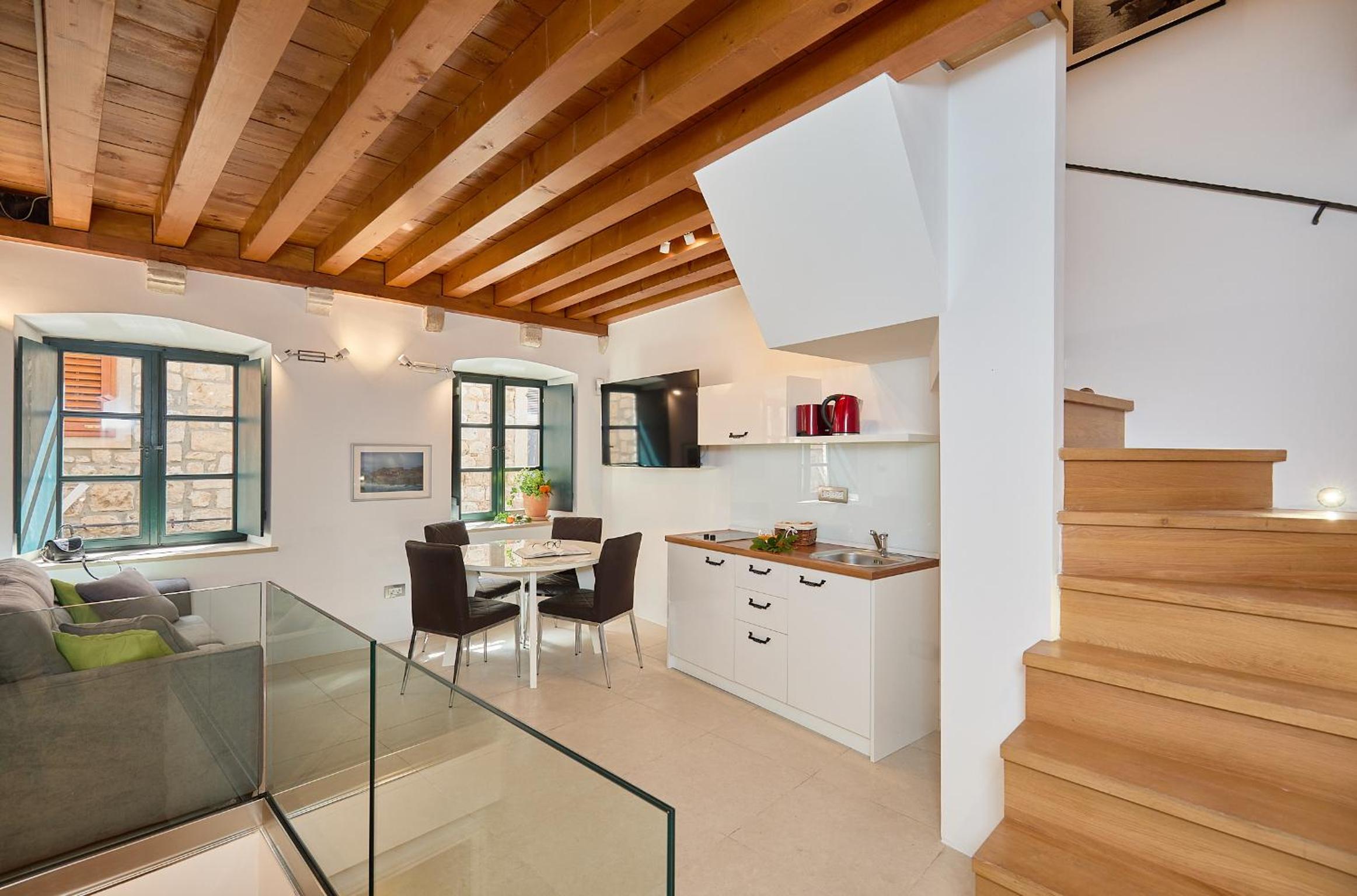 B18 APARTMENT