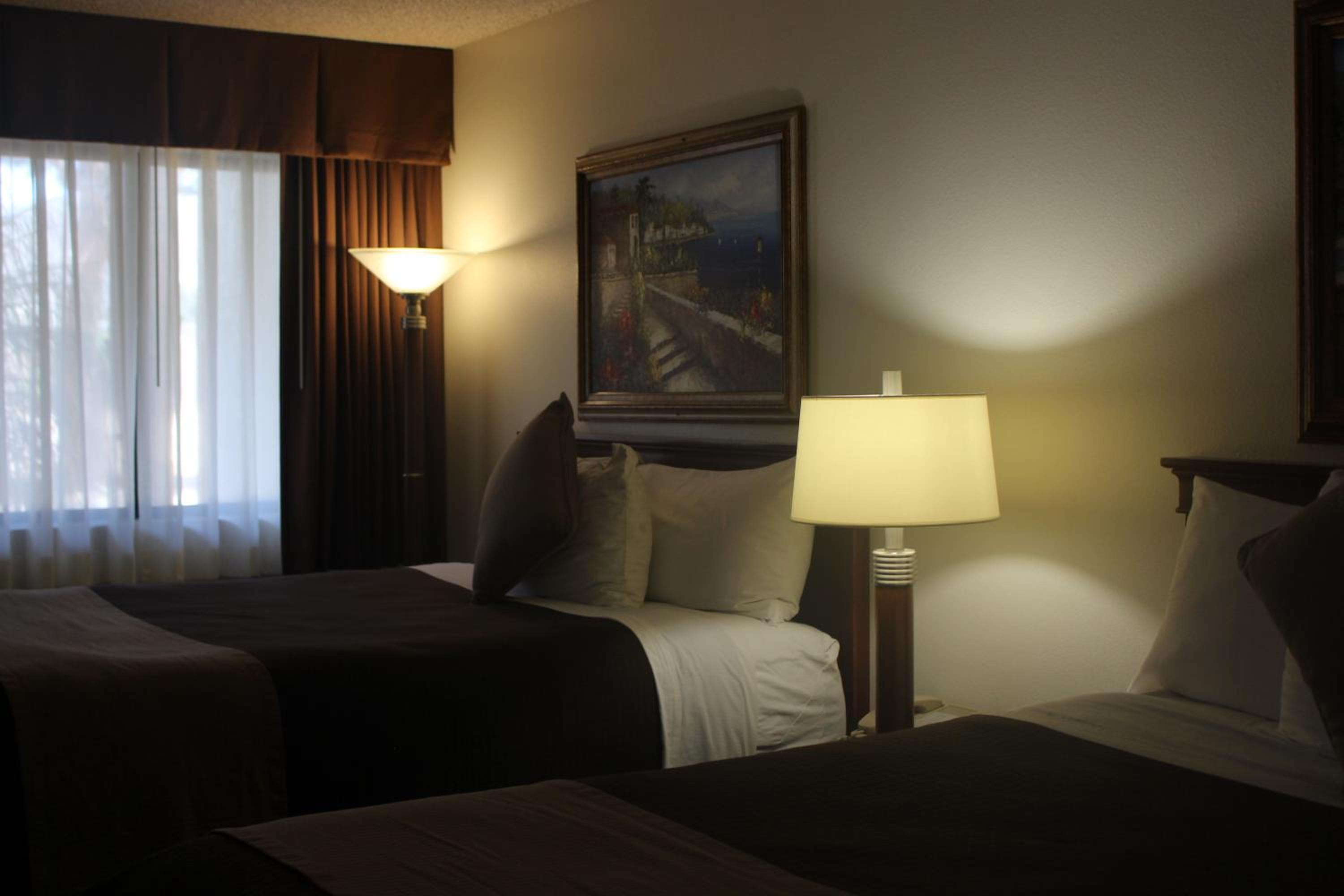 O'Cairns Inn and Suites