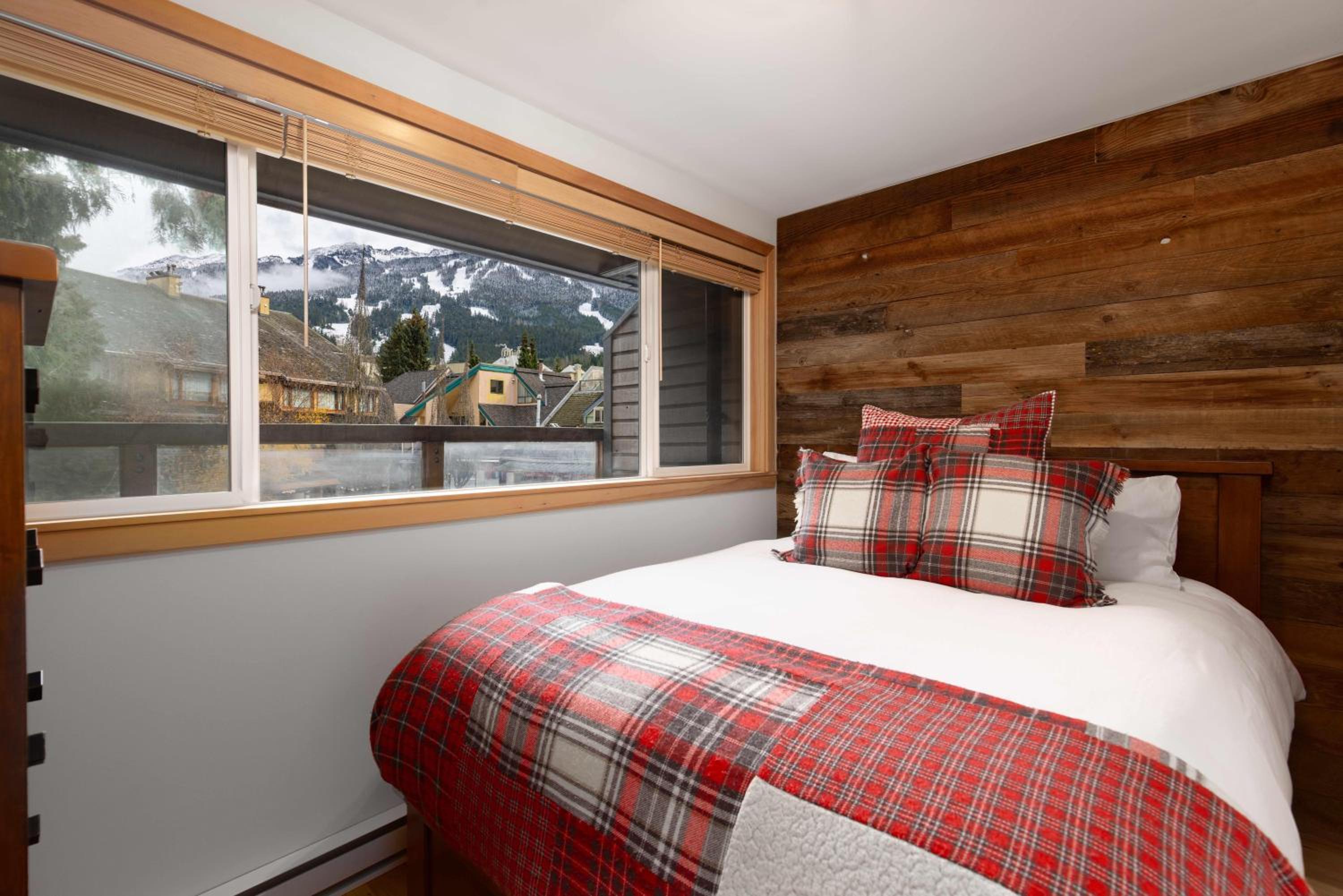 Hearthstone Lodge 2 | Stylish Cental Village Condo Close to Lifts with Sauna & Parking