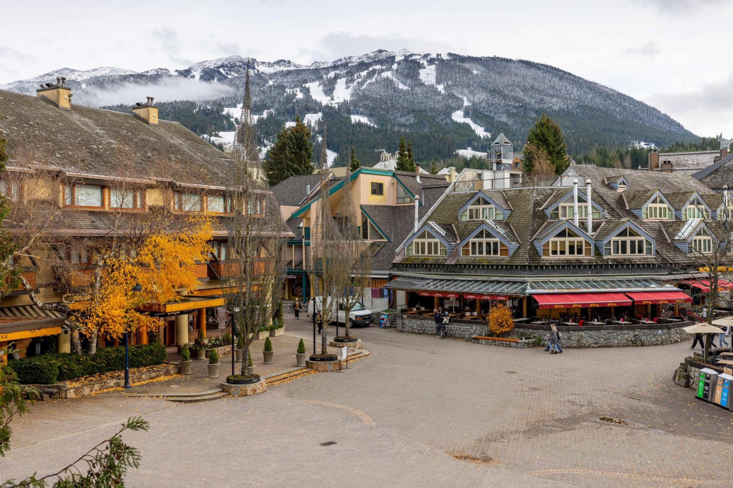 Hearthstone Lodge 2 | Stylish Cental Village Condo Close to Lifts with Sauna & Parking