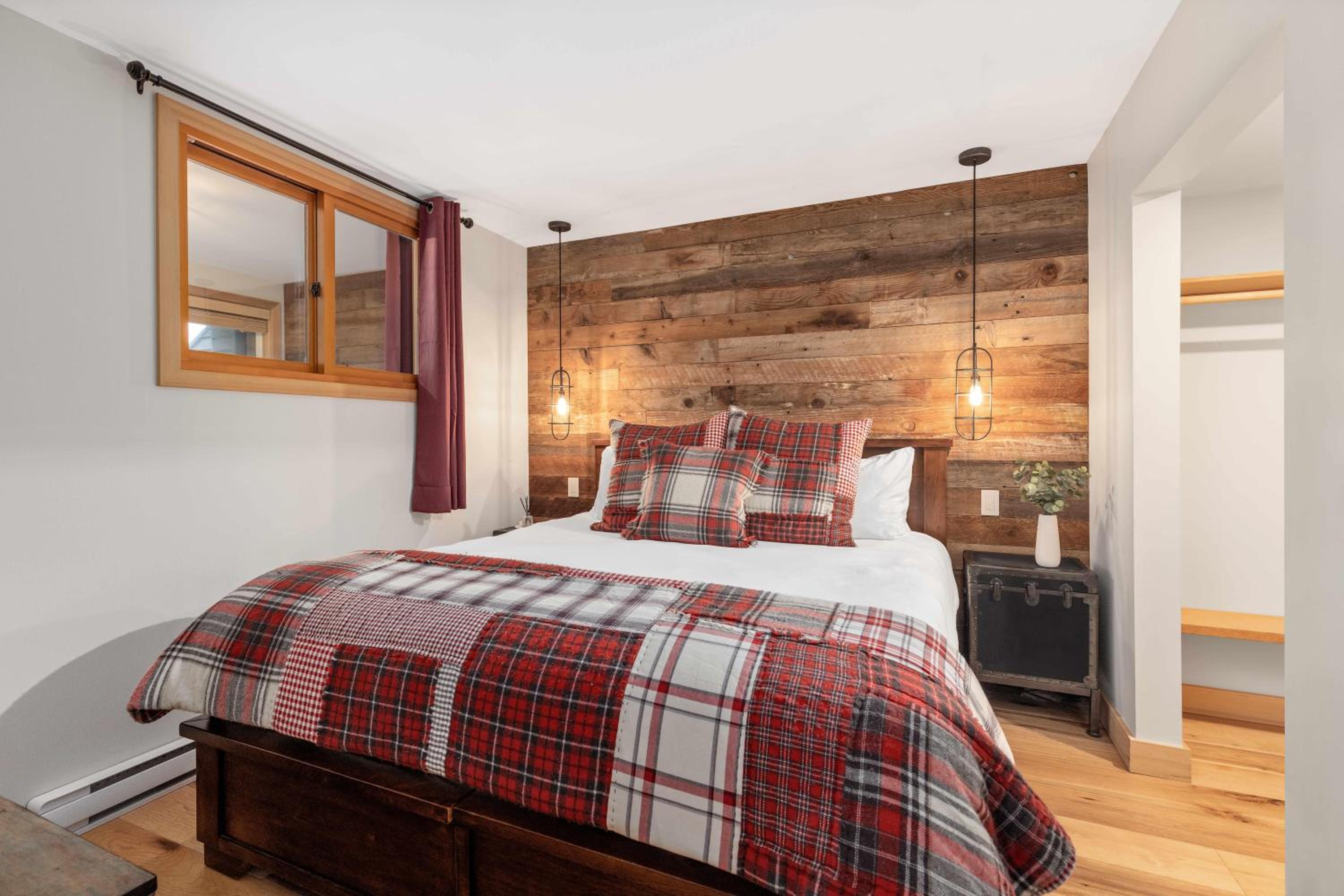 Hearthstone Lodge 2 | Stylish Cental Village Condo Close to Lifts with Sauna & Parking