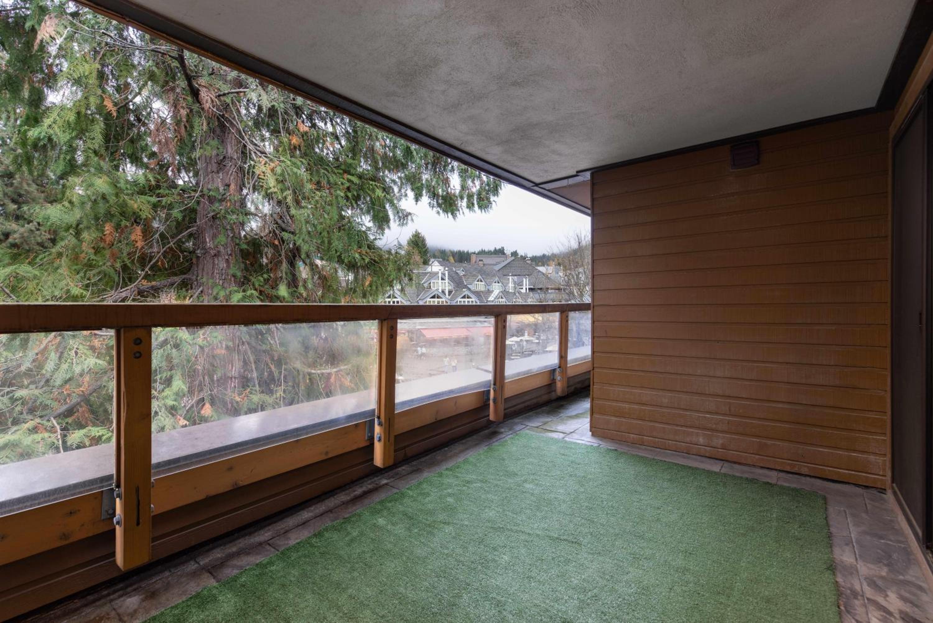 Hearthstone Lodge 2 | Stylish Cental Village Condo Close to Lifts with Sauna & Parking