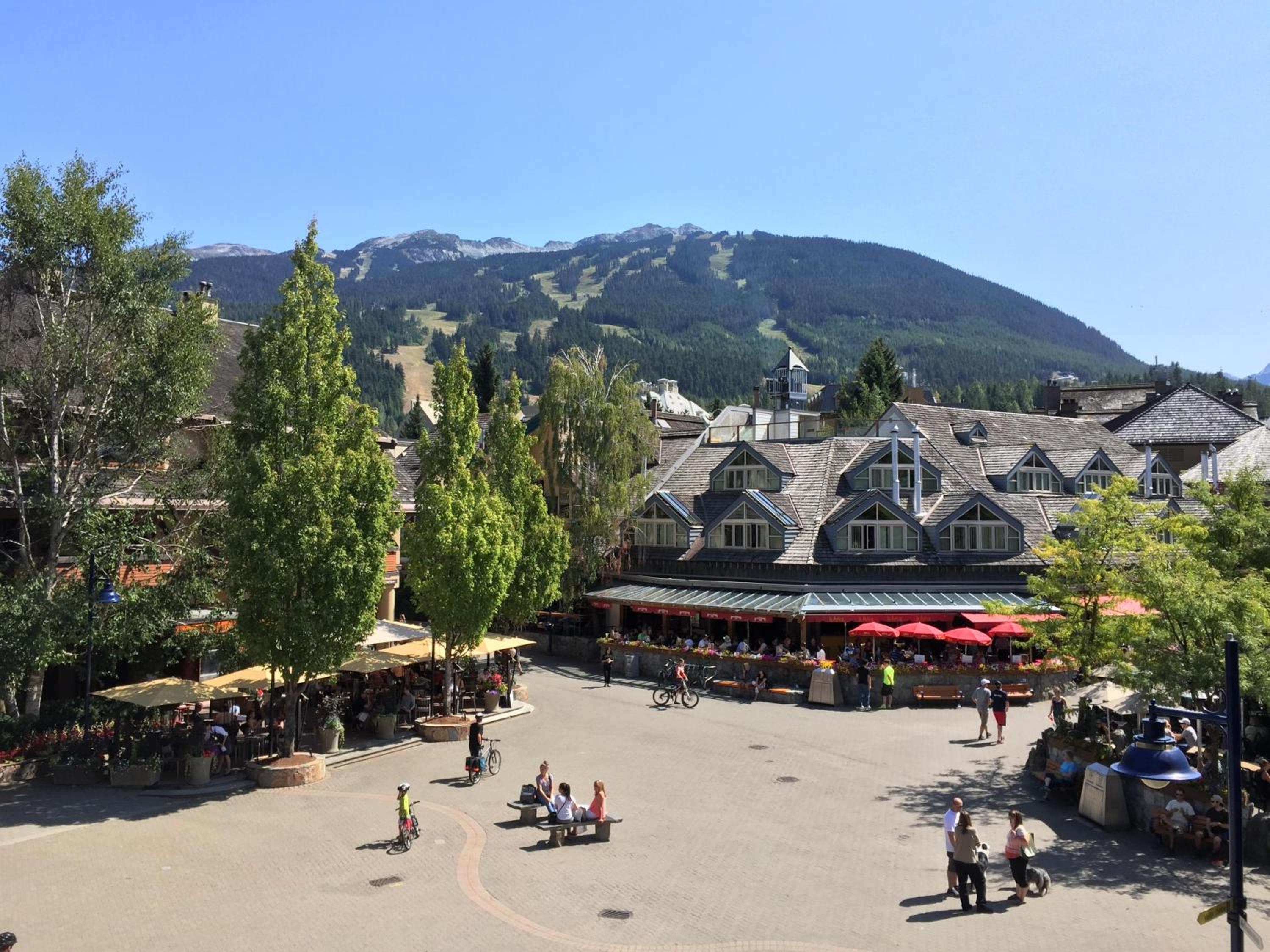 Hearthstone Lodge 2 | Stylish Cental Village Condo Close to Lifts with Sauna & Parking