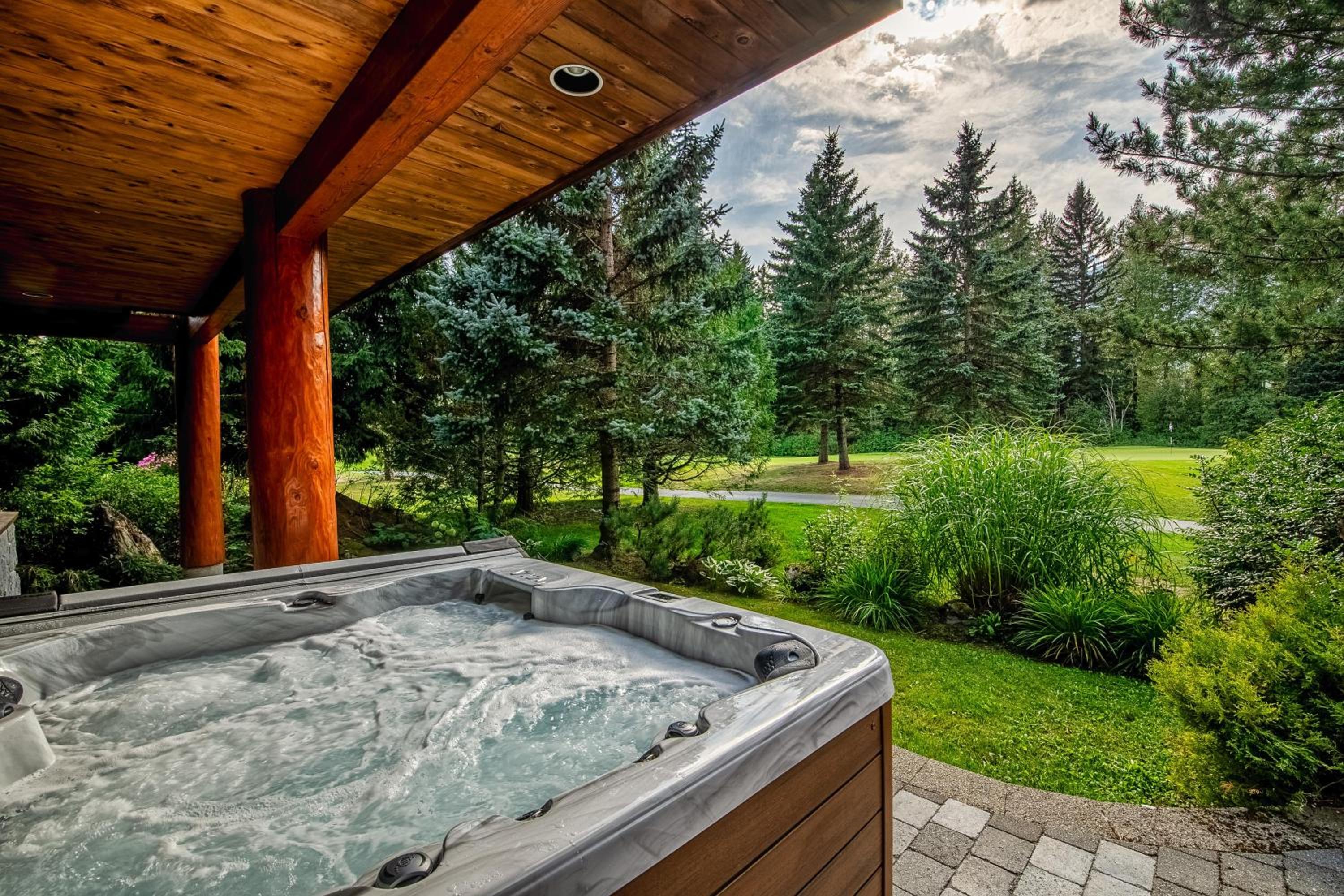 Glacier View Chalet | Family Chalet with Hot tub & Views, Set in a Tranquil Location