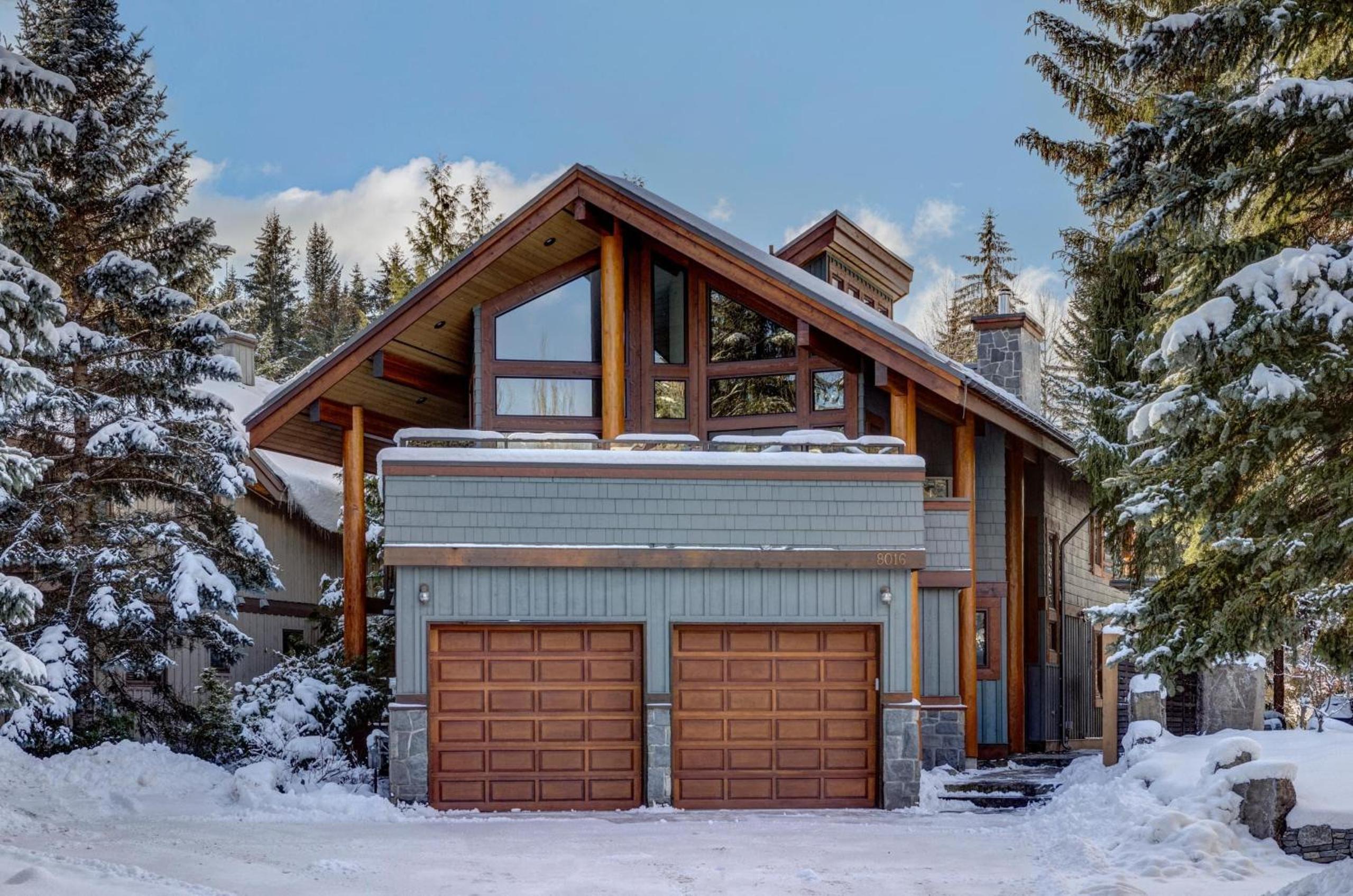 Glacier View Chalet | Family Chalet with Hot tub & Views, Set in a Tranquil Location