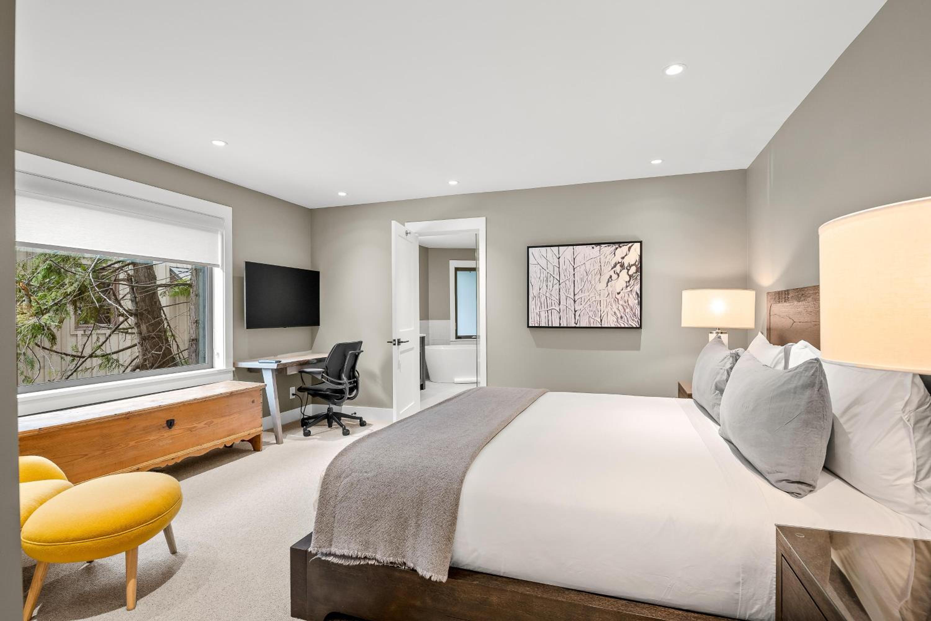 Glacier View Chalet | Family Chalet with Hot tub & Views, Set in a Tranquil Location
