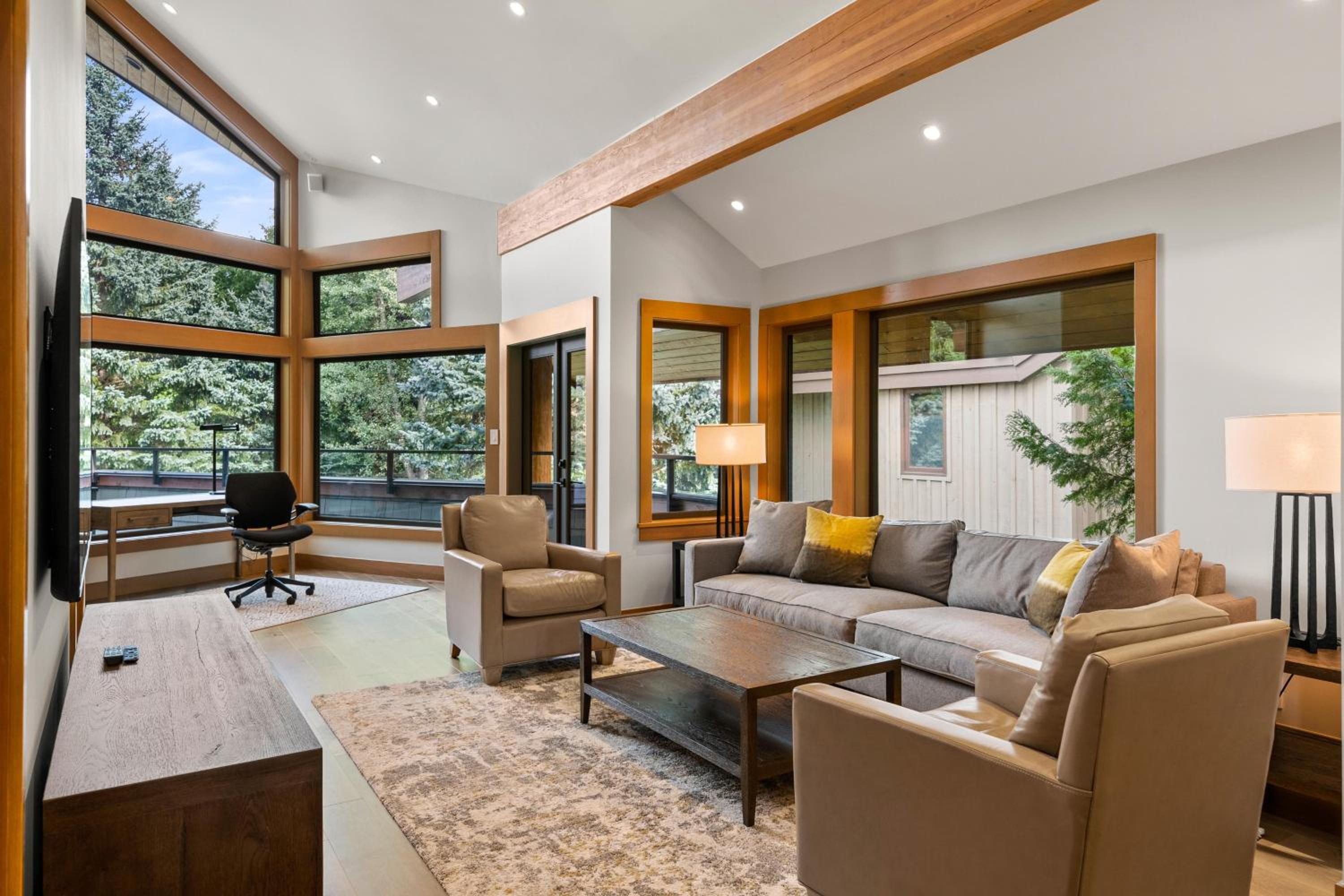 Glacier View Chalet | Family Chalet with Hot tub & Views, Set in a Tranquil Location