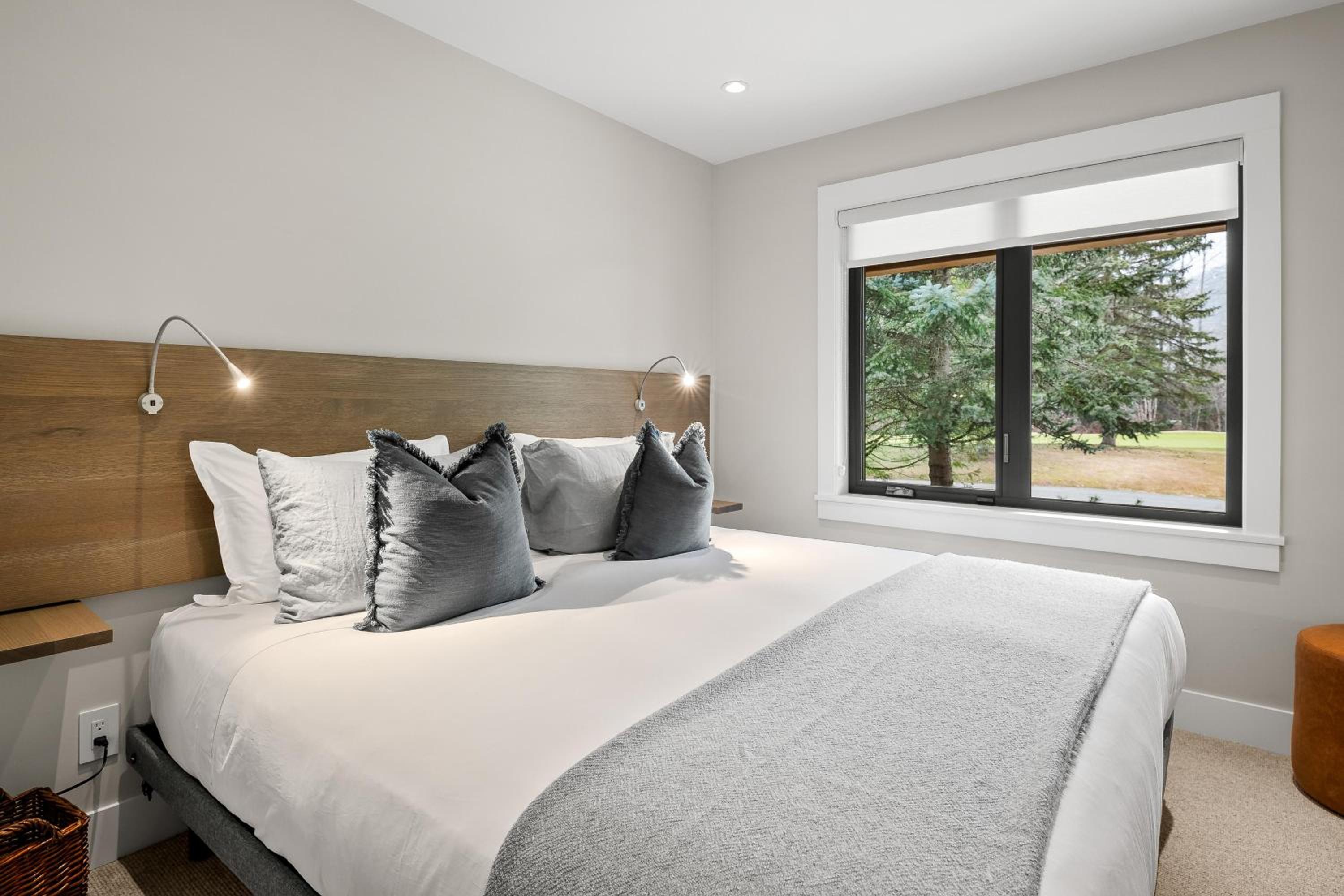Glacier View Chalet | Family Chalet with Hot tub & Views, Set in a Tranquil Location