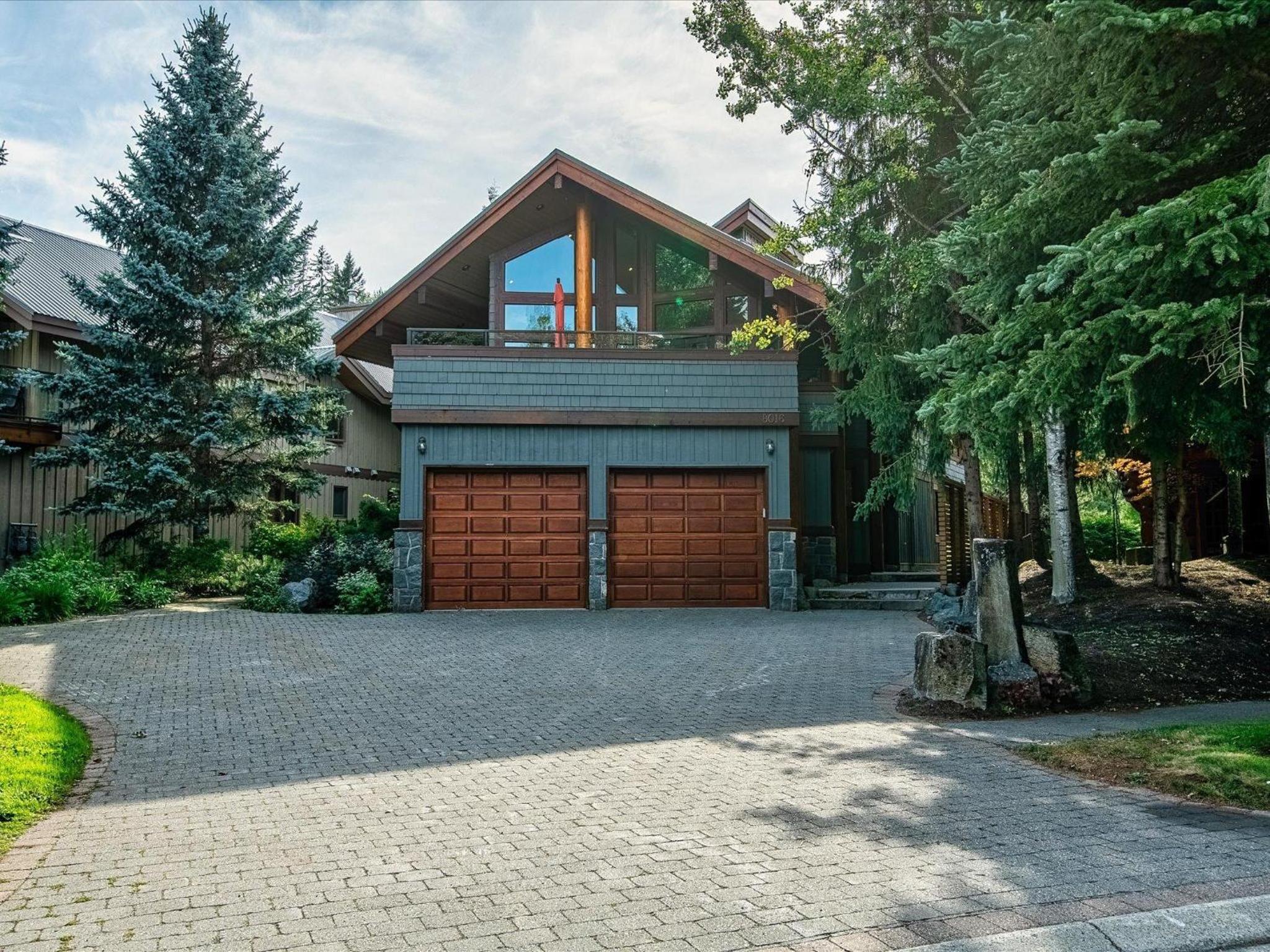 Glacier View Chalet | Family Chalet with Hot tub & Views, Set in a Tranquil Location