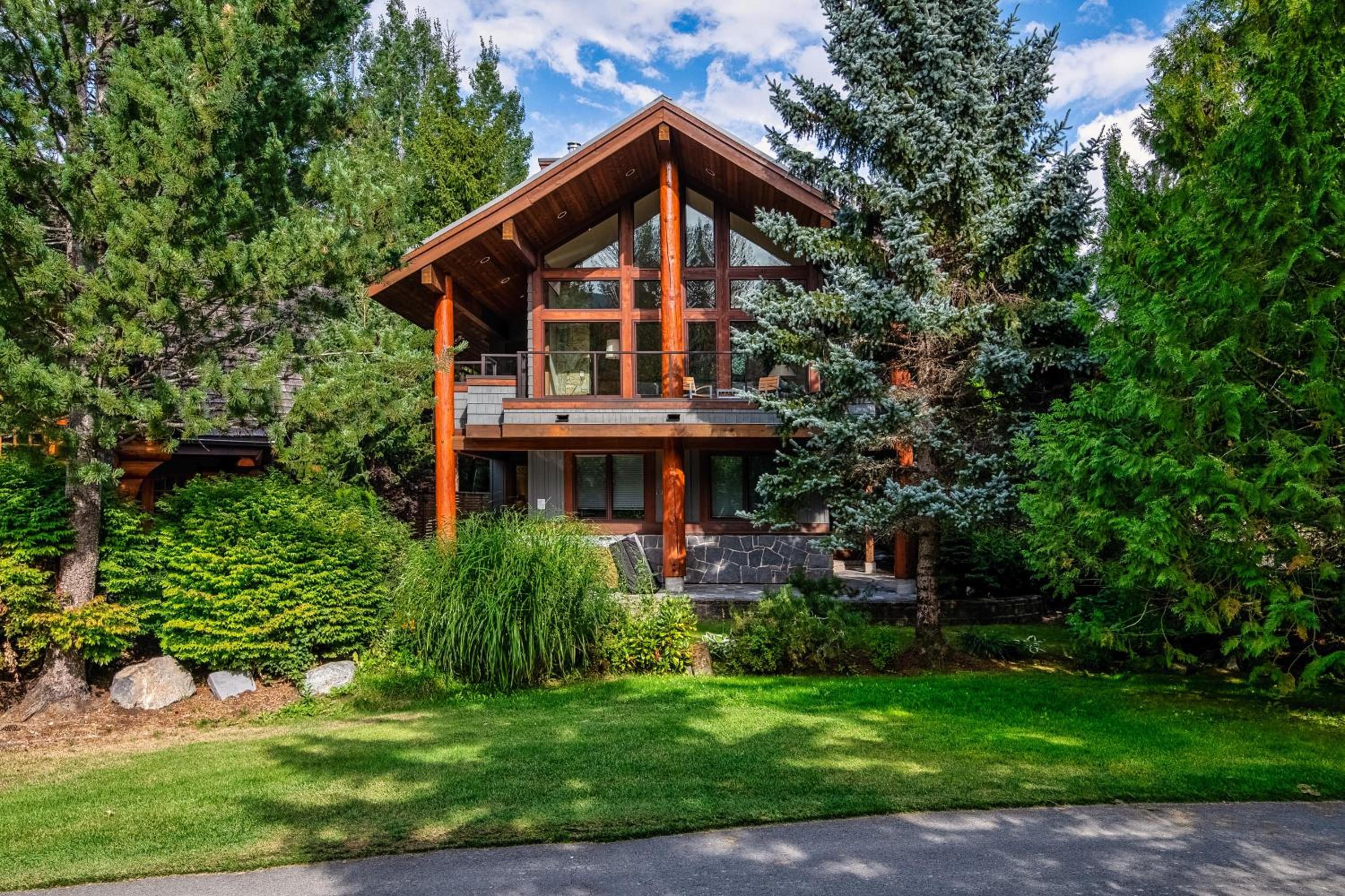 Glacier View Chalet | Family Chalet with Hot tub & Views, Set in a Tranquil Location