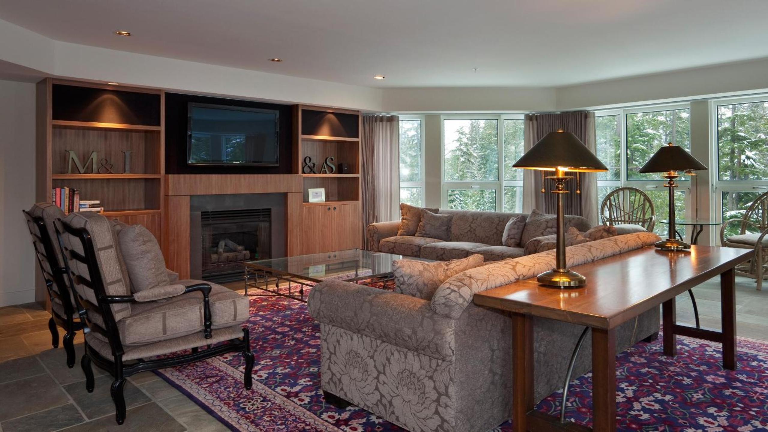 Le Chamois 206 | Large Ski-In Ski-Out Condo at Blackcomb Base with Pool, Hot Tub, & Gym