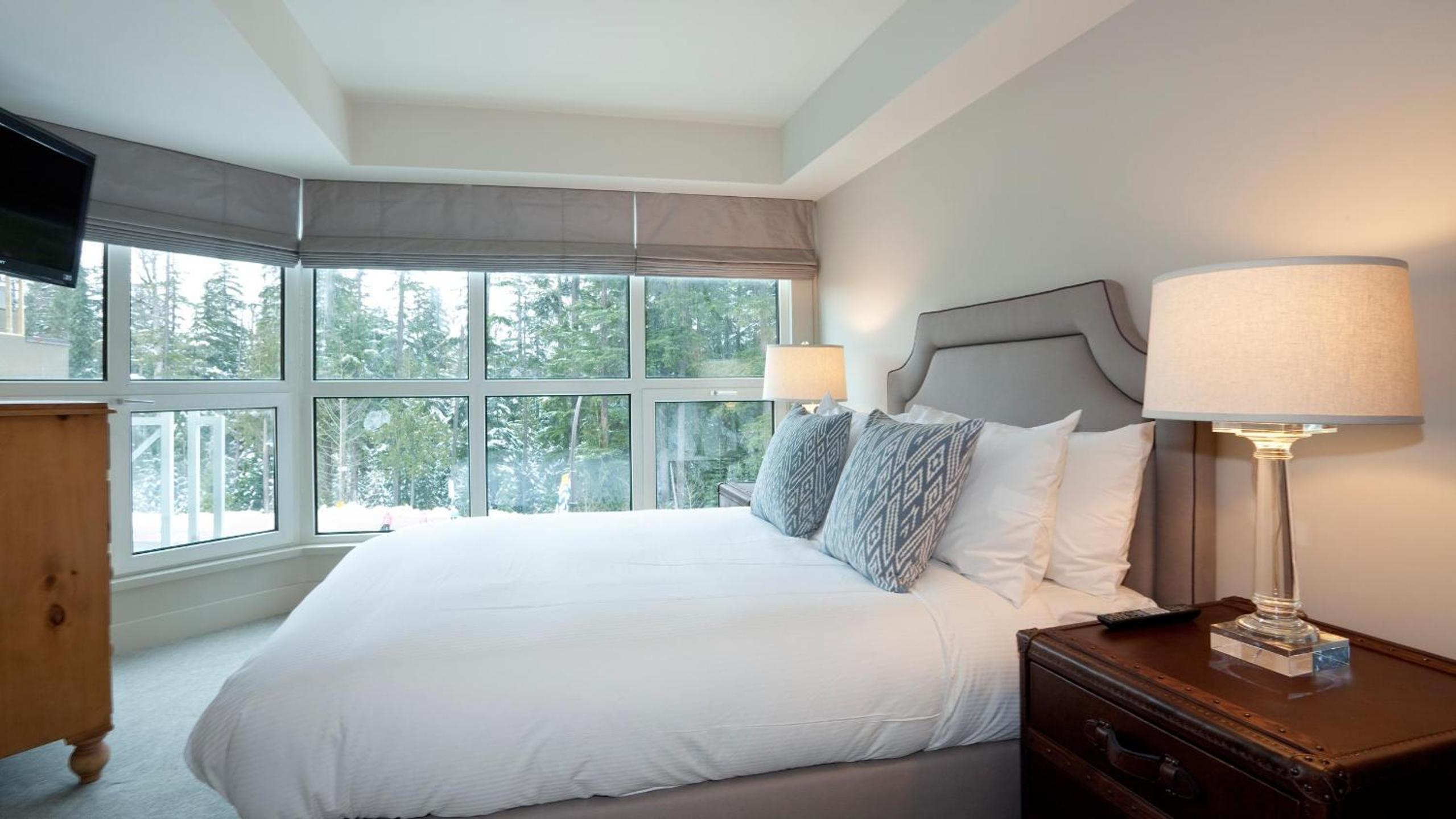Le Chamois 206 | Large Ski-In Ski-Out Condo at Blackcomb Base with Pool, Hot Tub, & Gym