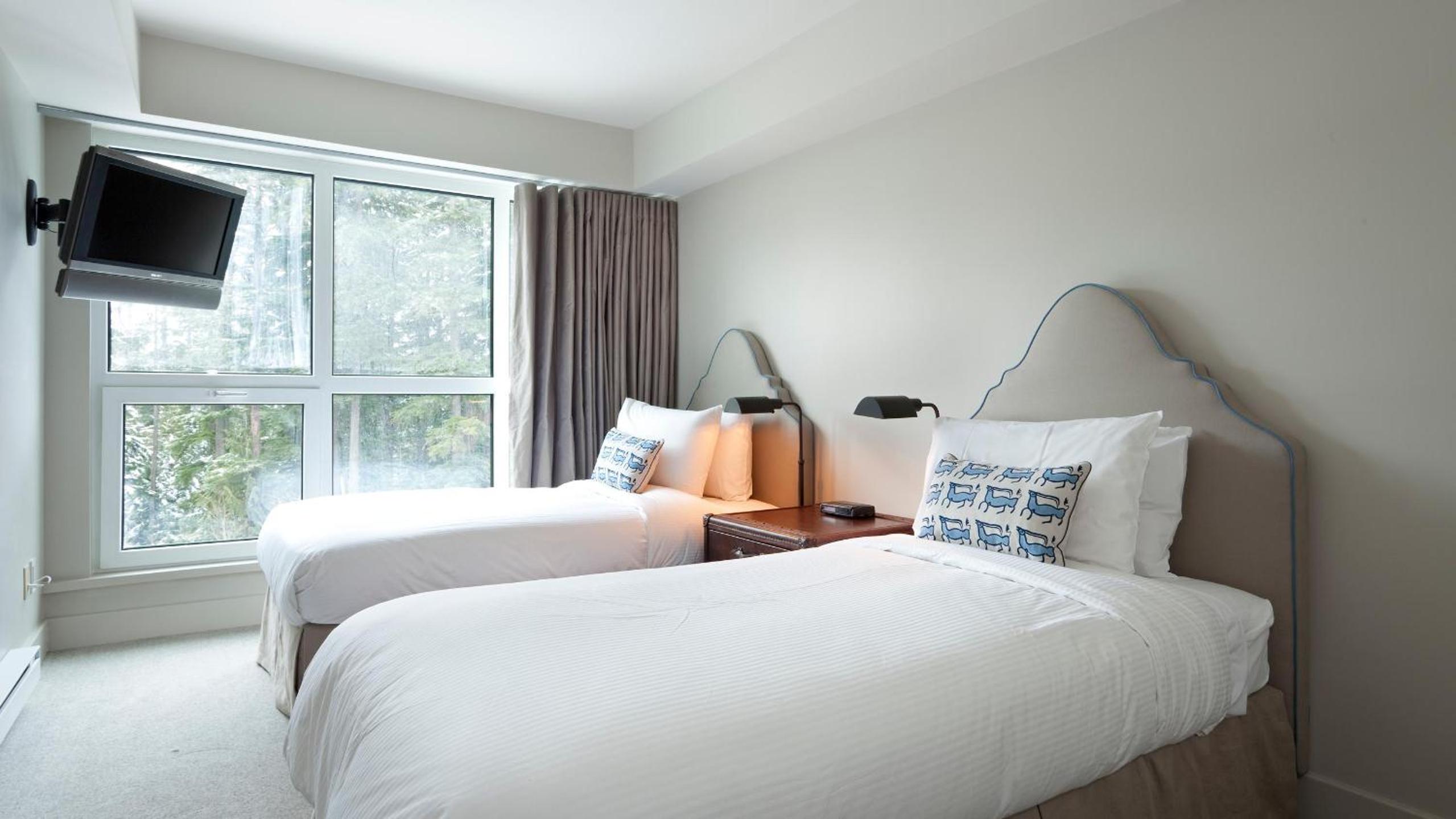 Le Chamois 206 | Large Ski-In Ski-Out Condo at Blackcomb Base with Pool, Hot Tub, & Gym